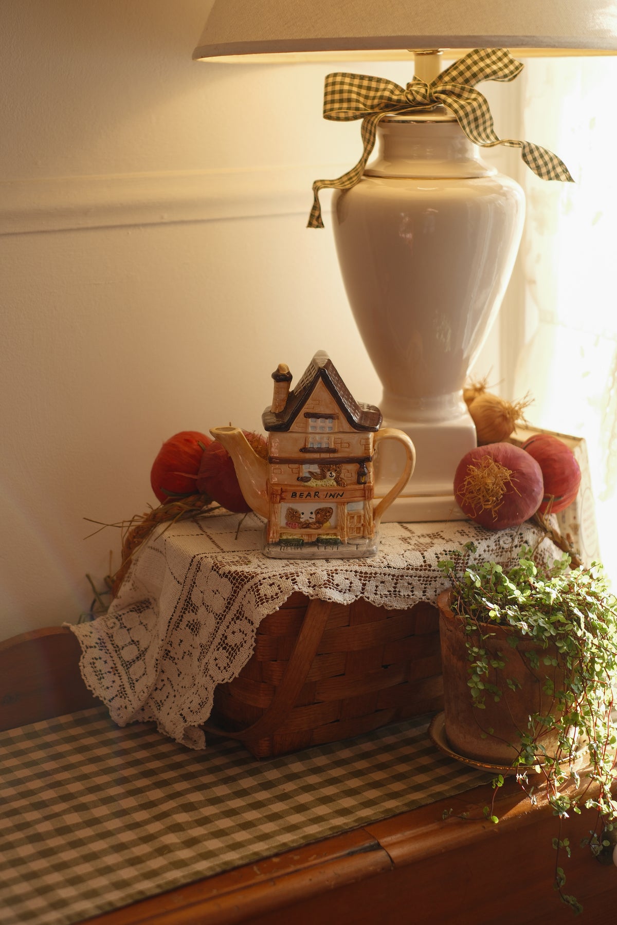 Vintage teddy bear house tea pot 🧸