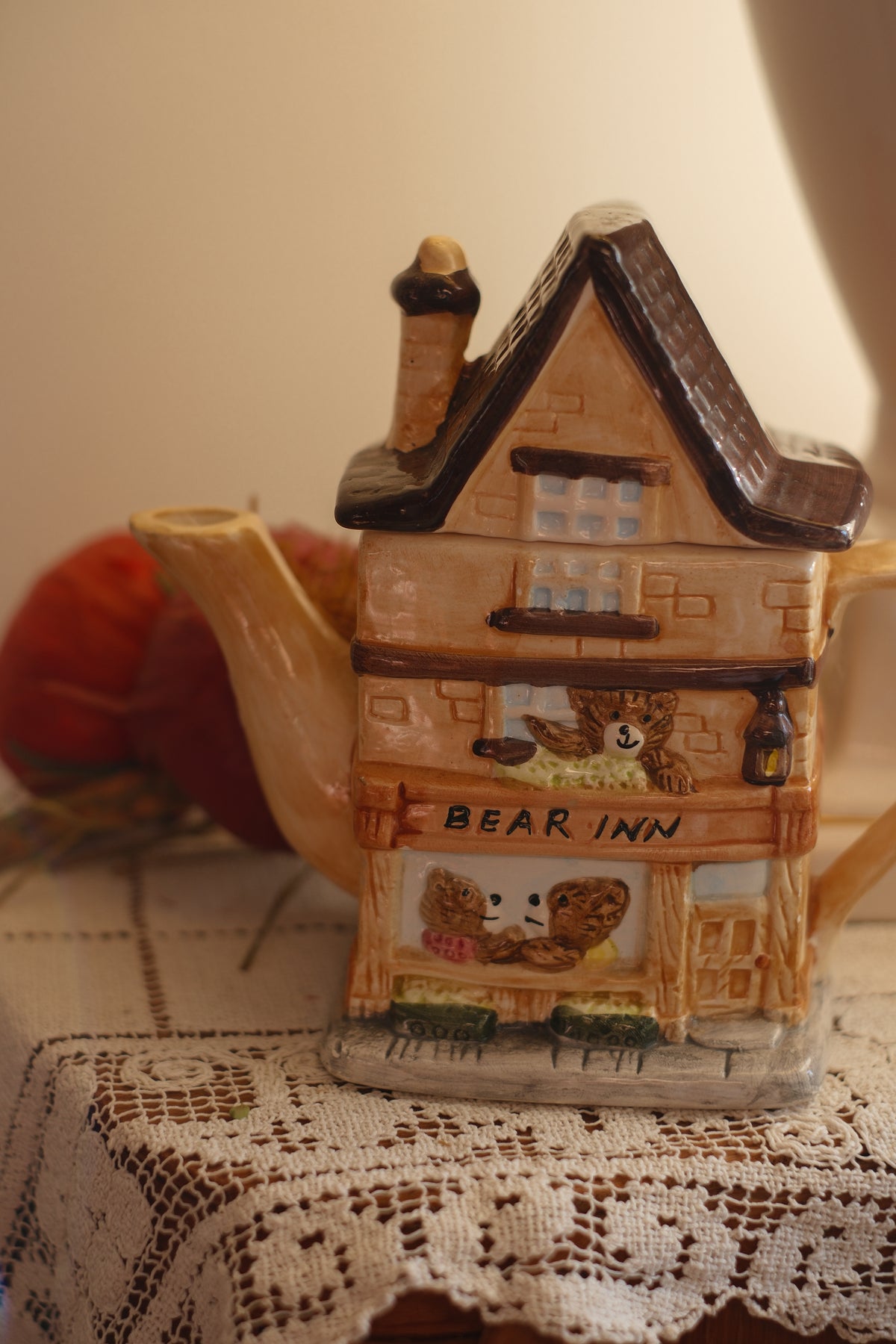 Vintage teddy bear house tea pot 🧸