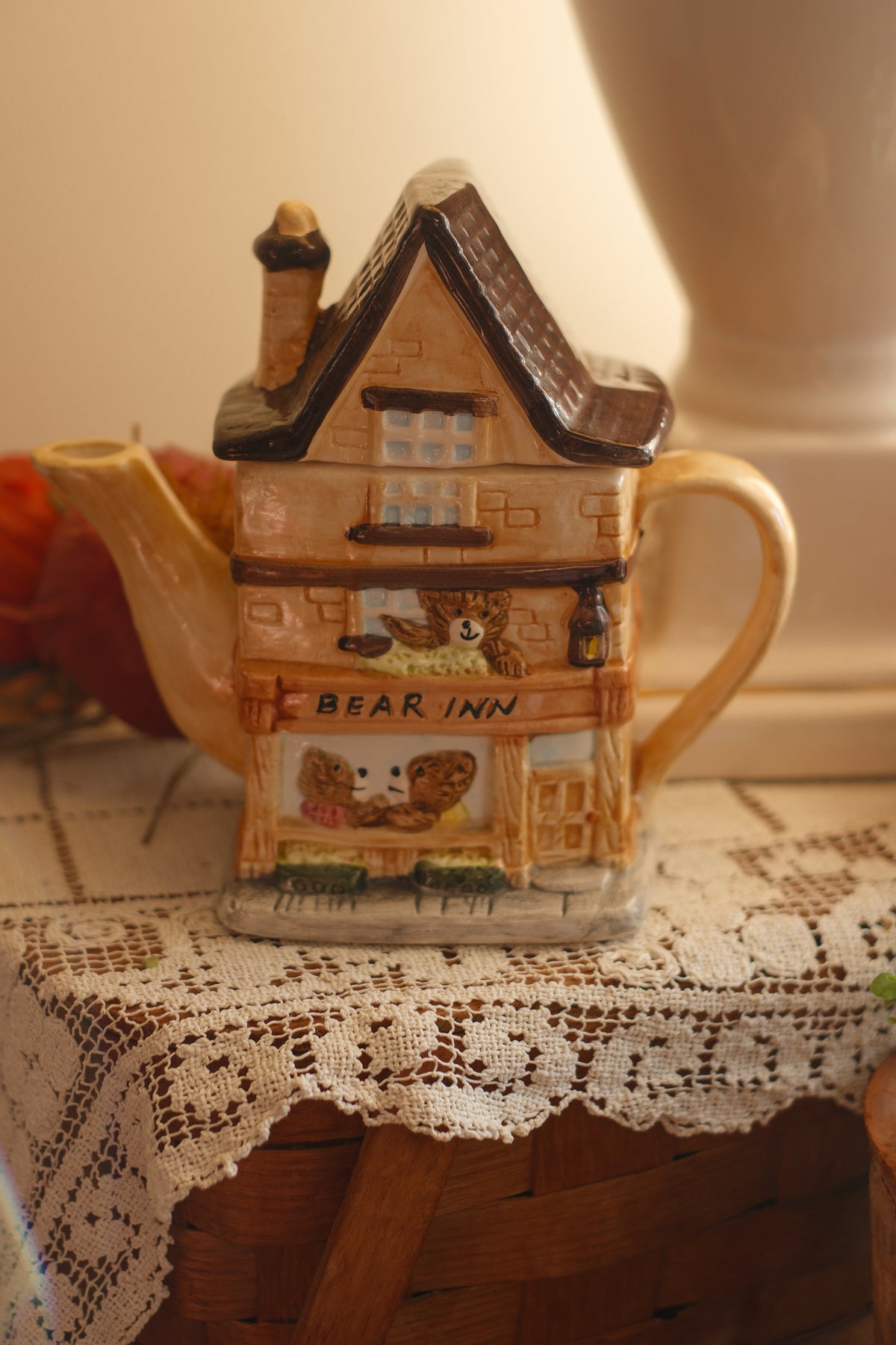 Vintage teddy bear house tea pot 🧸