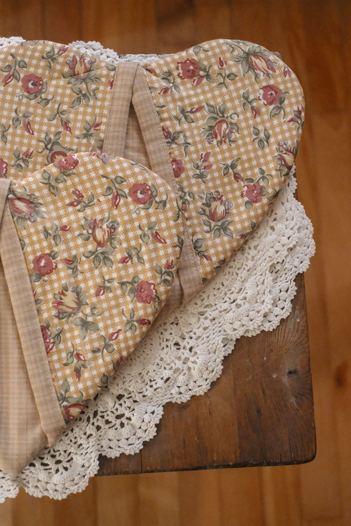 Handmade heart shaped oven mitt set - mamie's kitchen🫖
