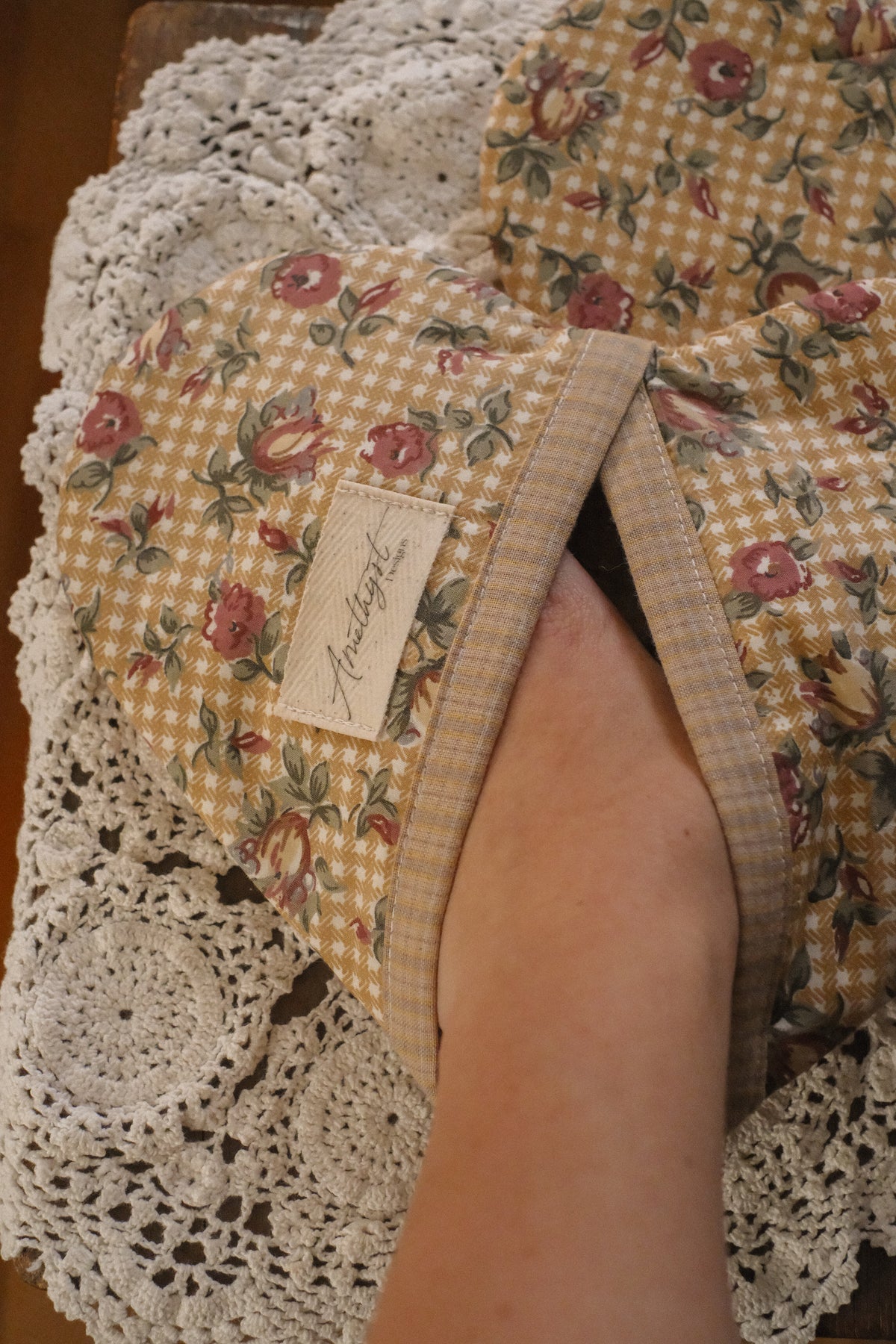 Handmade heart shaped oven mitt set - mamie's kitchen🫖