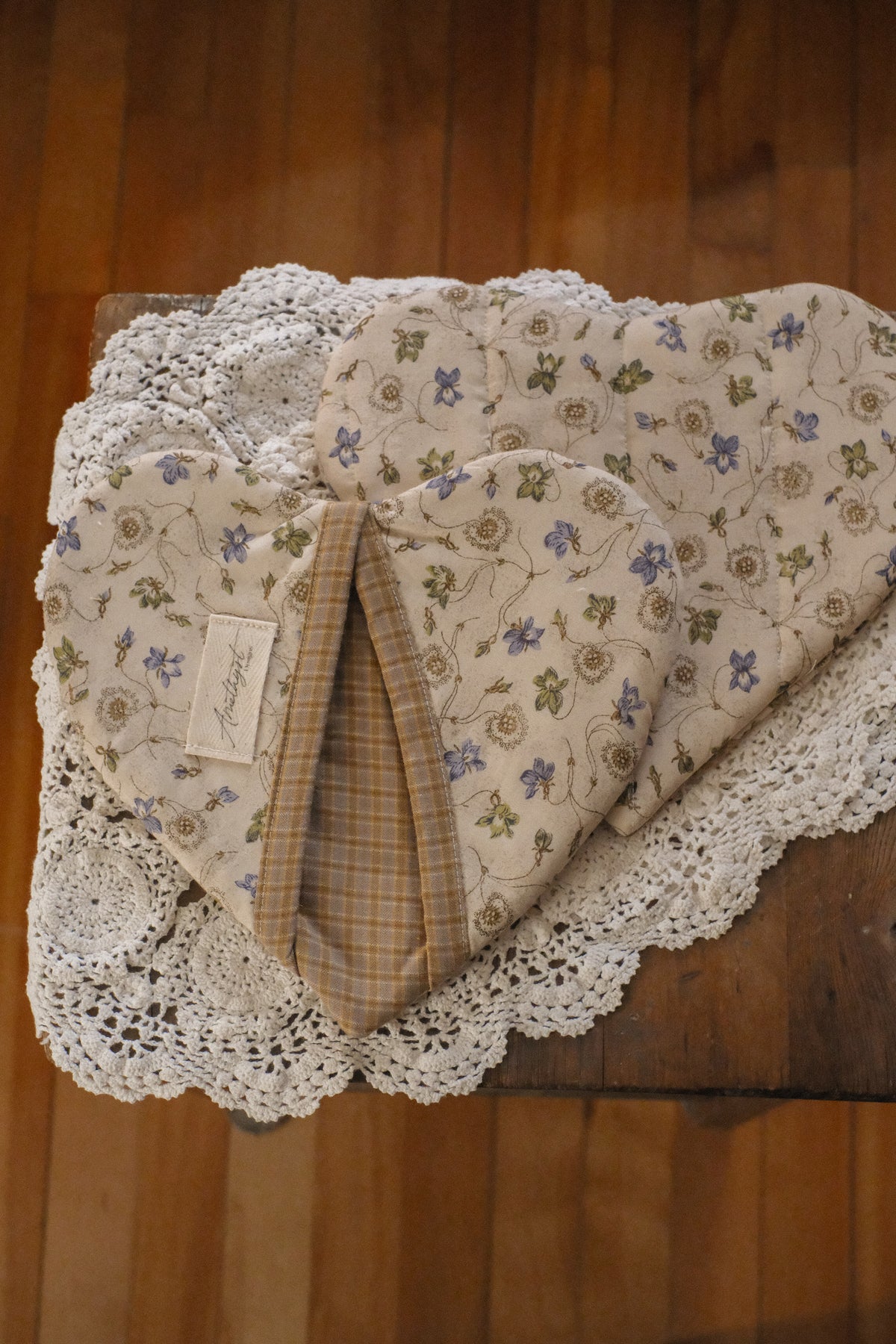 Handmade heart shaped oven mitt set - breakfast tea ☕️