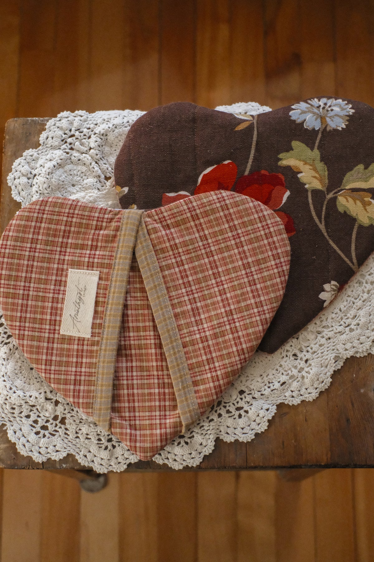 Handmade heart shaped oven mitt set - coffee cake☕️