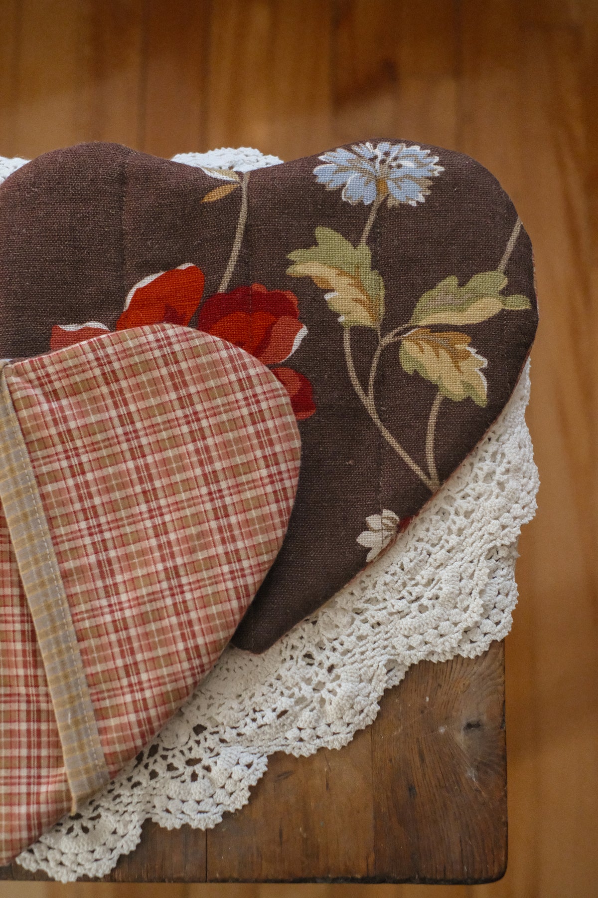 Handmade heart shaped oven mitt set - coffee cake☕️