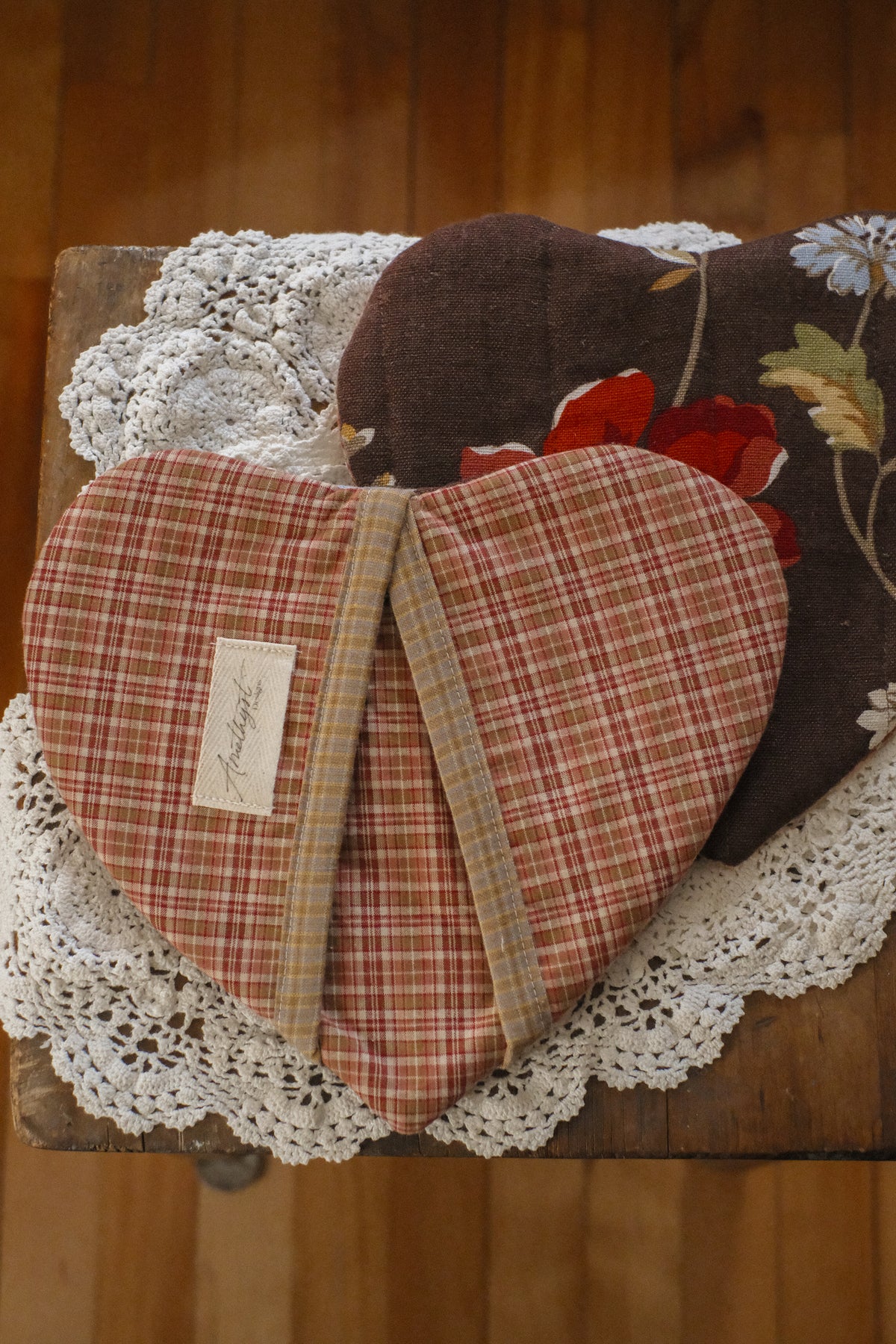 Handmade heart shaped oven mitt set - coffee cake☕️