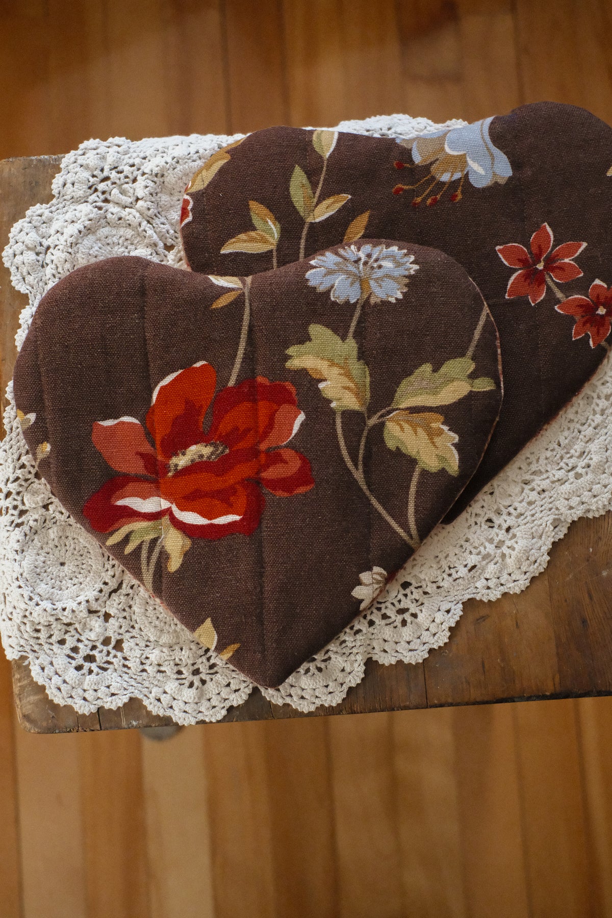 Handmade heart shaped oven mitt set - coffee cake☕️
