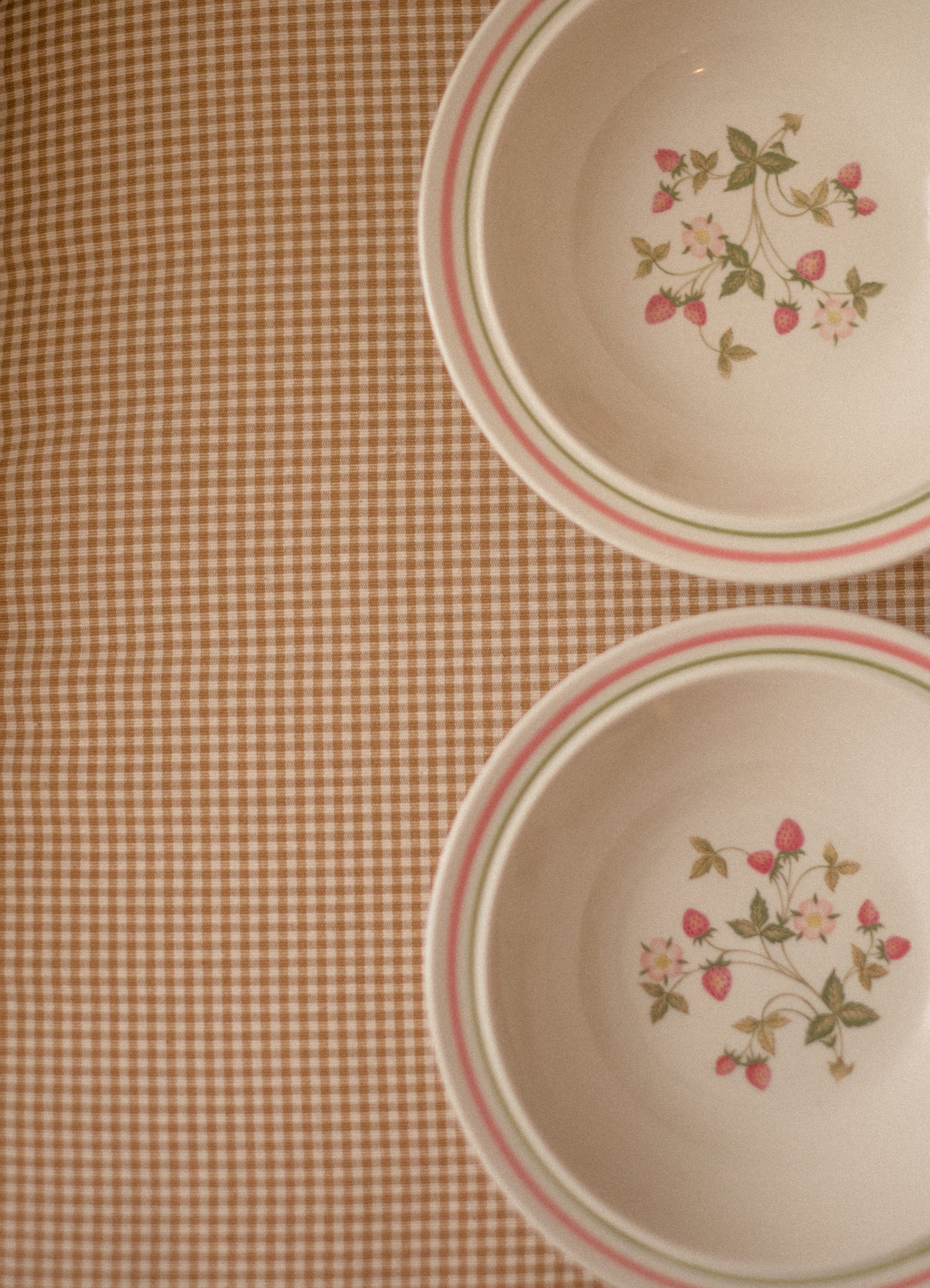 Vintage strawberries & cream serving bowls - Set of two♡