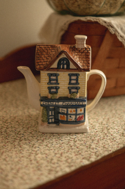 Vintage little house tea pot