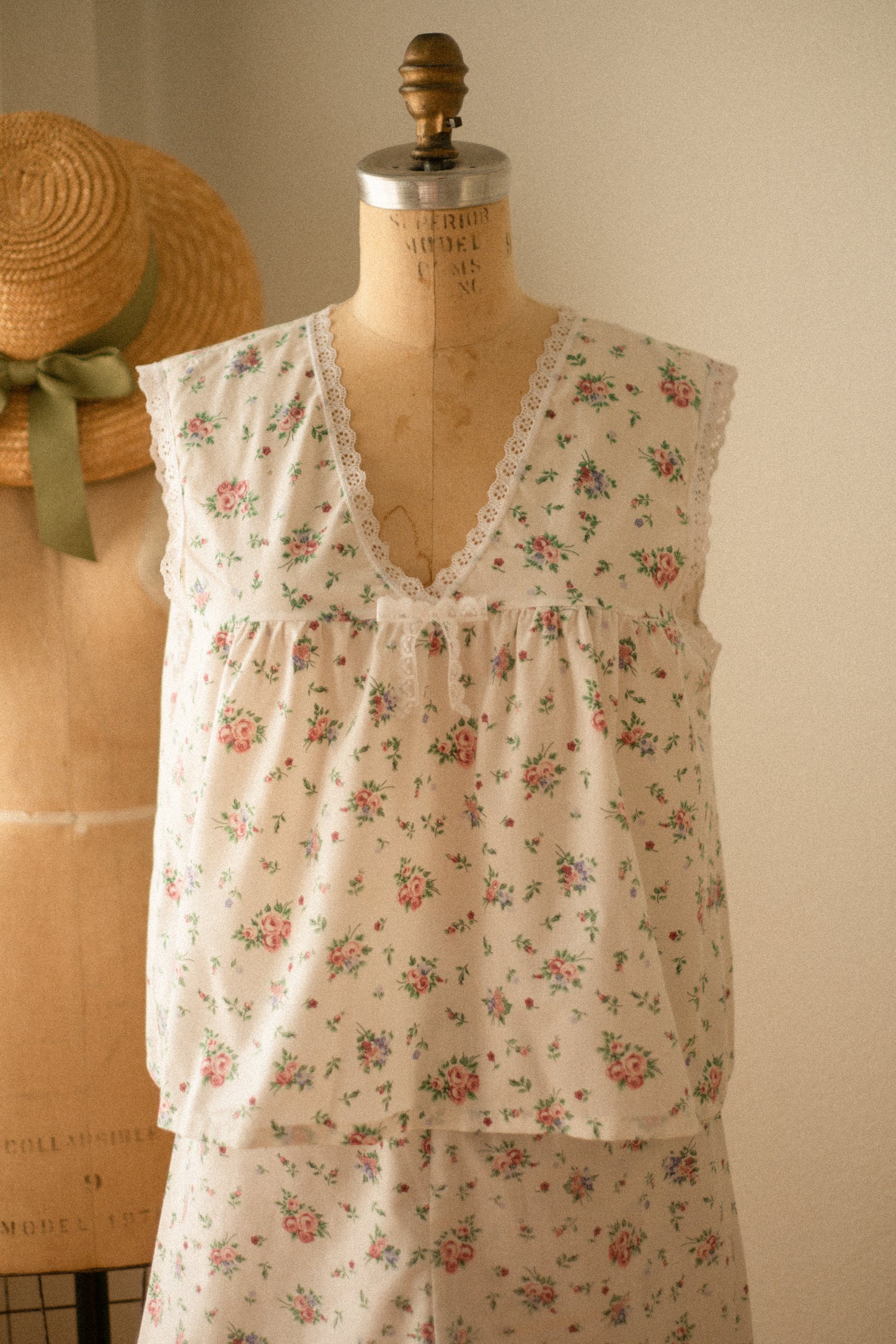 Vintage floral lacy pyjama set