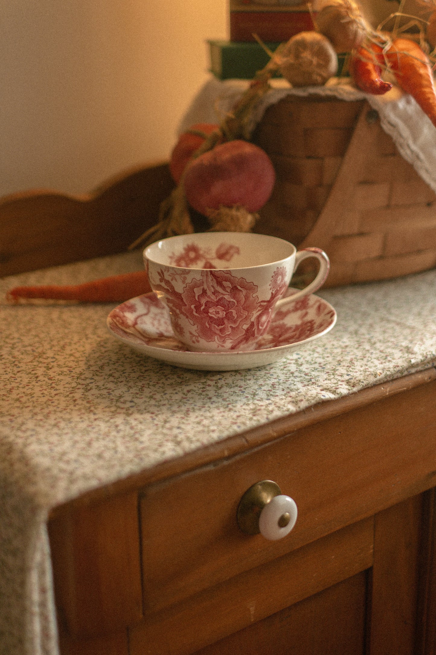 Vintage toile tea cup set