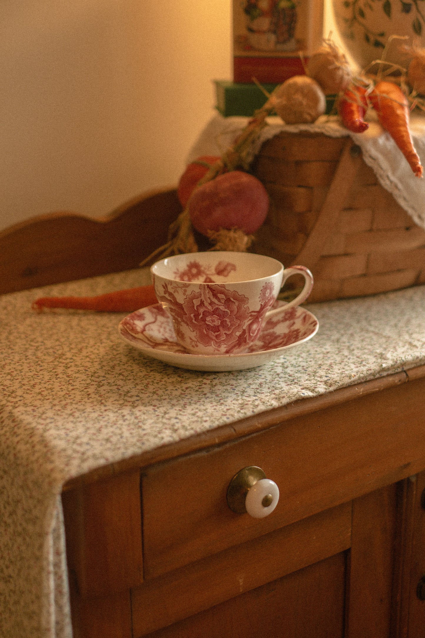Vintage toile tea cup set