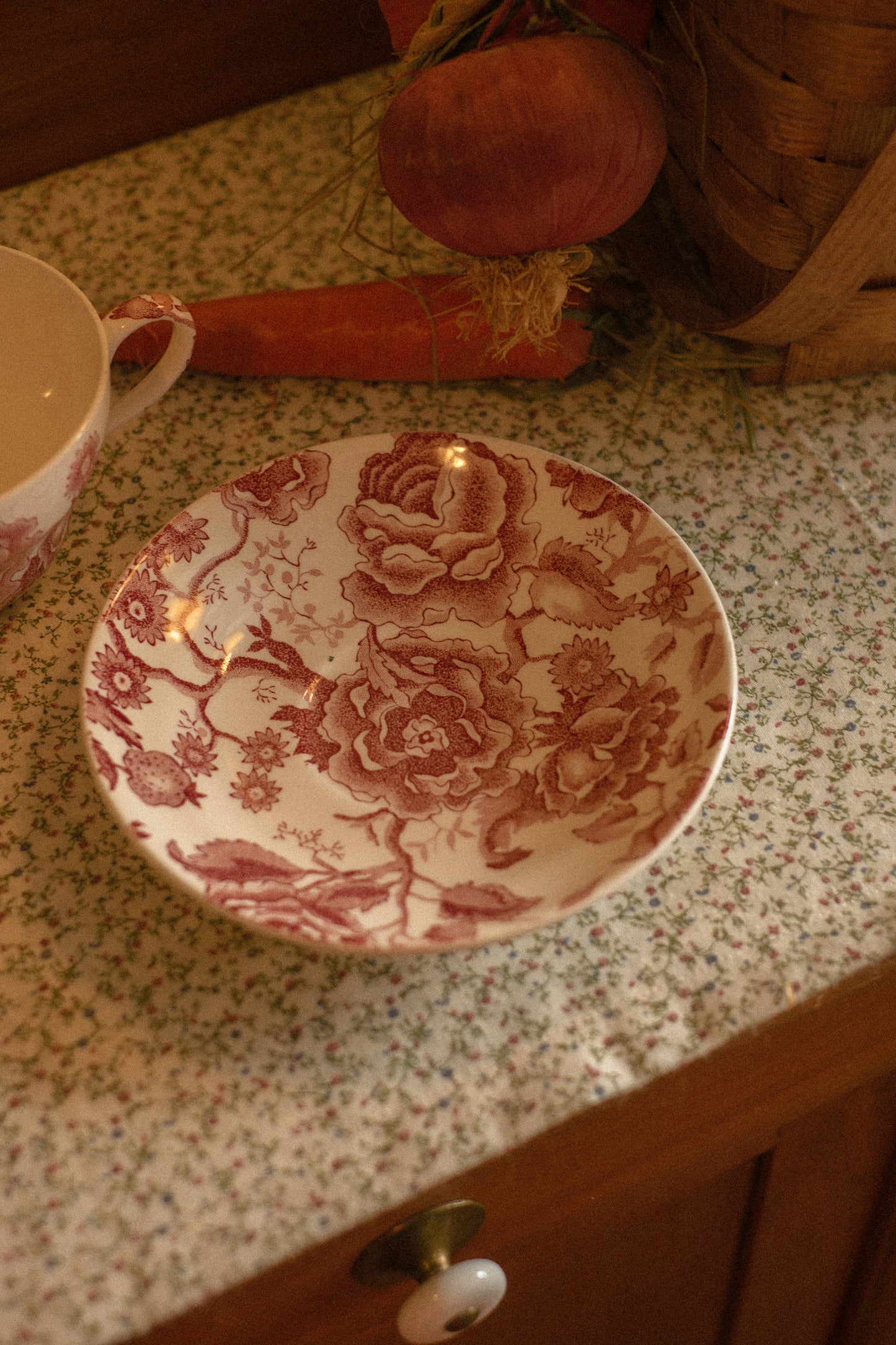 Vintage toile tea cup set