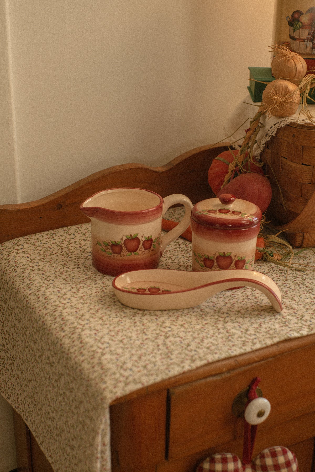 Vintage apple kitchen set 🍎
