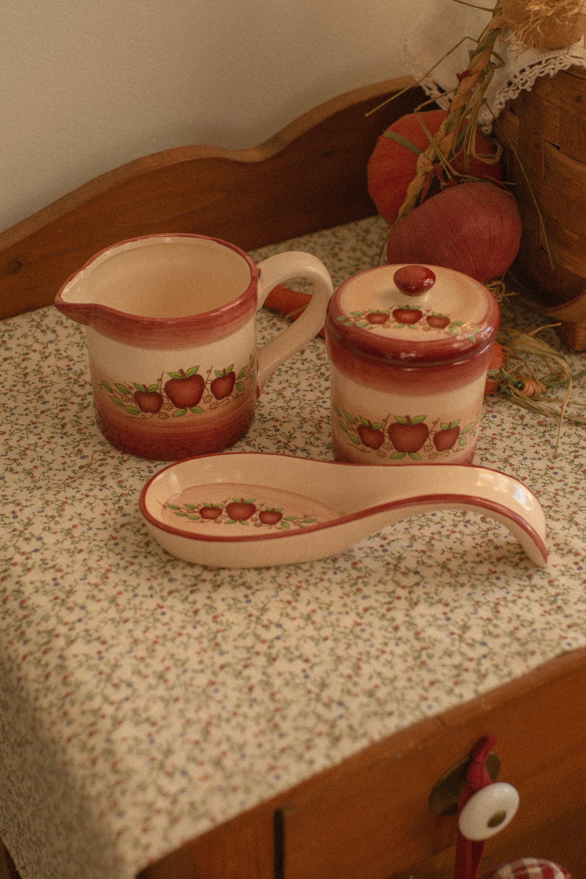 Vintage apple kitchen set 🍎