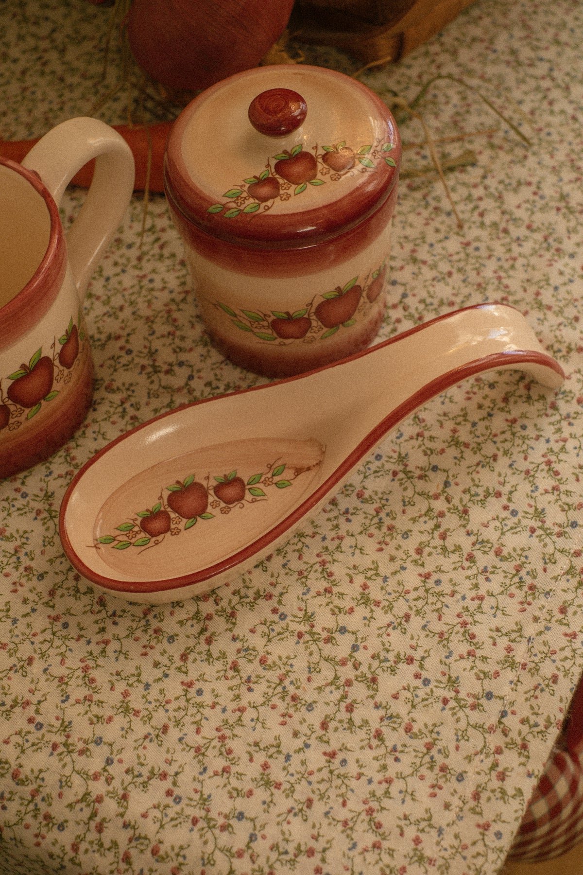 Vintage apple kitchen set 🍎