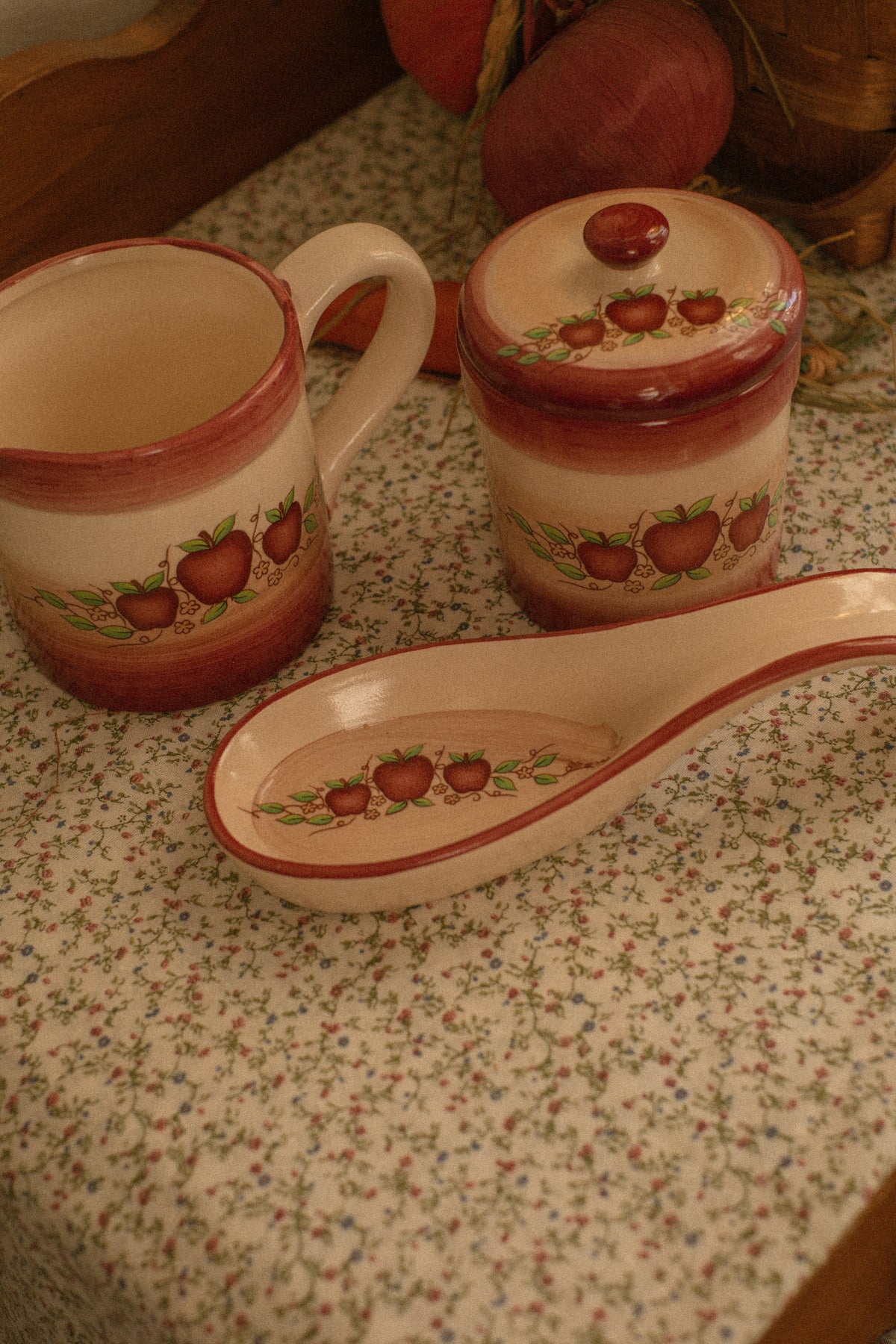 Vintage apple kitchen set 🍎