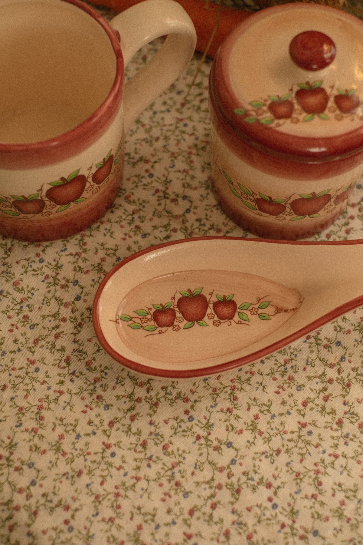 Vintage apple kitchen set 🍎