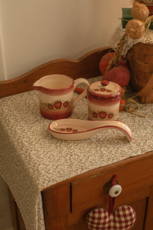 Vintage apple kitchen set 🍎
