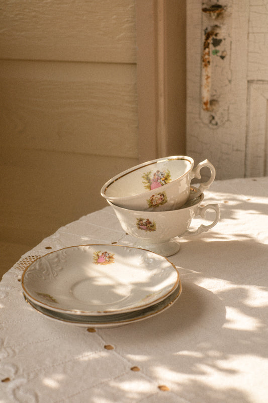 Vintage porcelain tes cup & saucer set