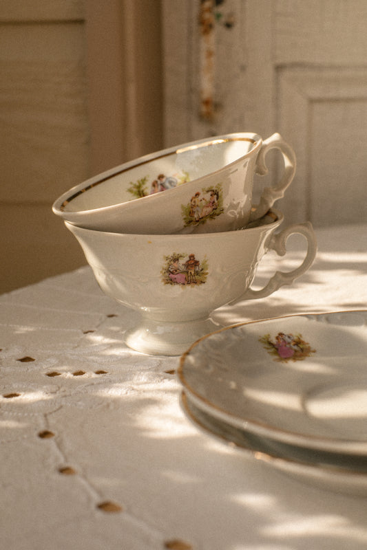 Vintage porcelain tes cup & saucer set