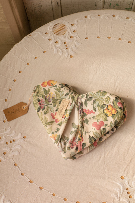 Handmade heart shaped oven mitt set - fruit basket