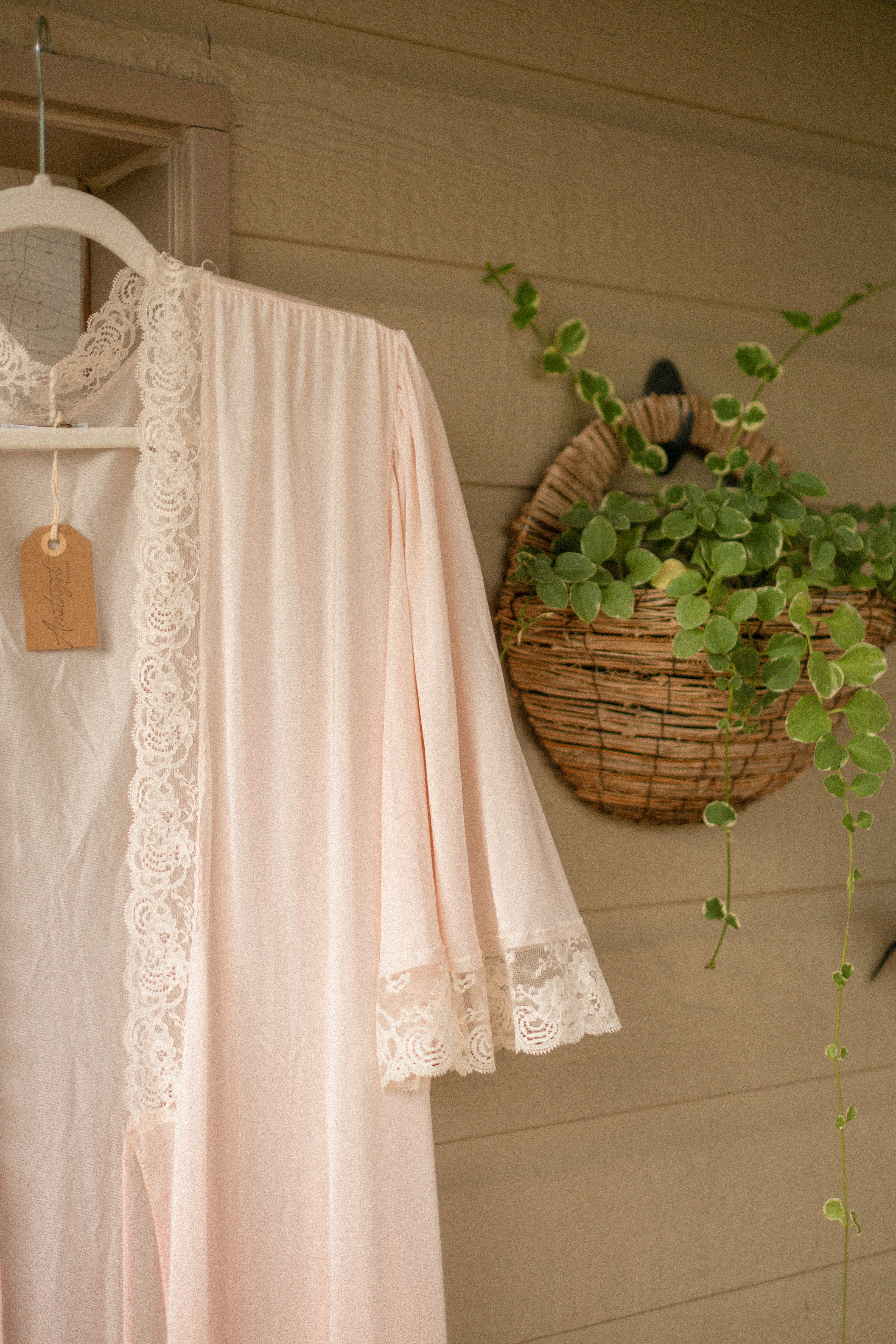 Vintage lace trimmed baby pink robe – Amethyst designs