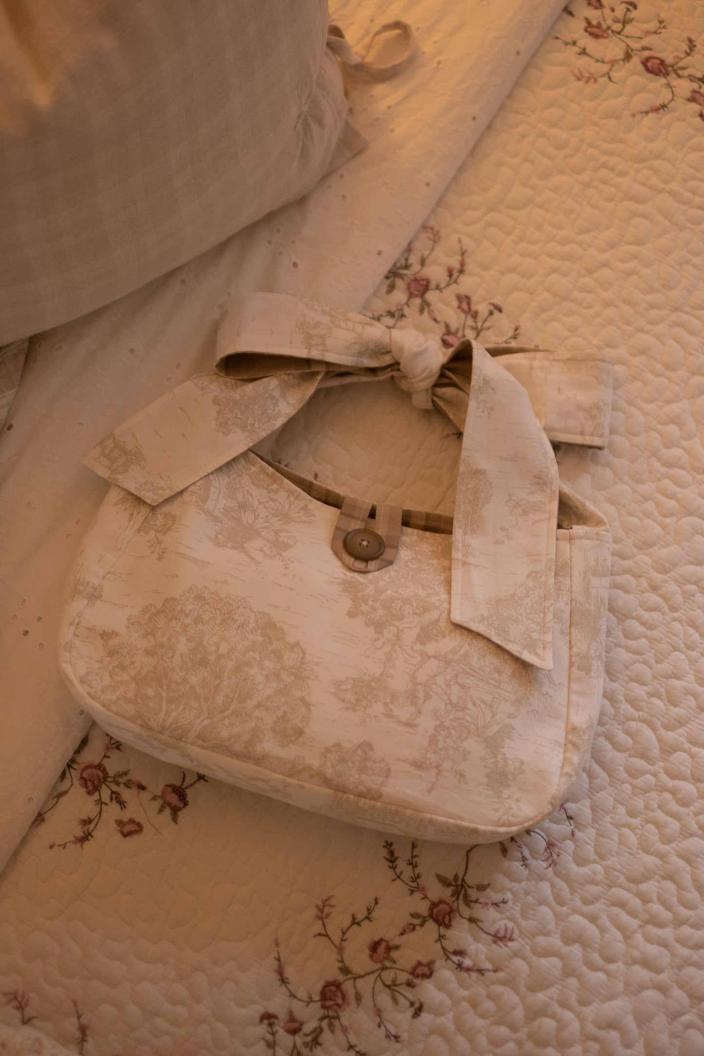 New ✨ Vintage inspired toile bow tote - Heirloom Beige