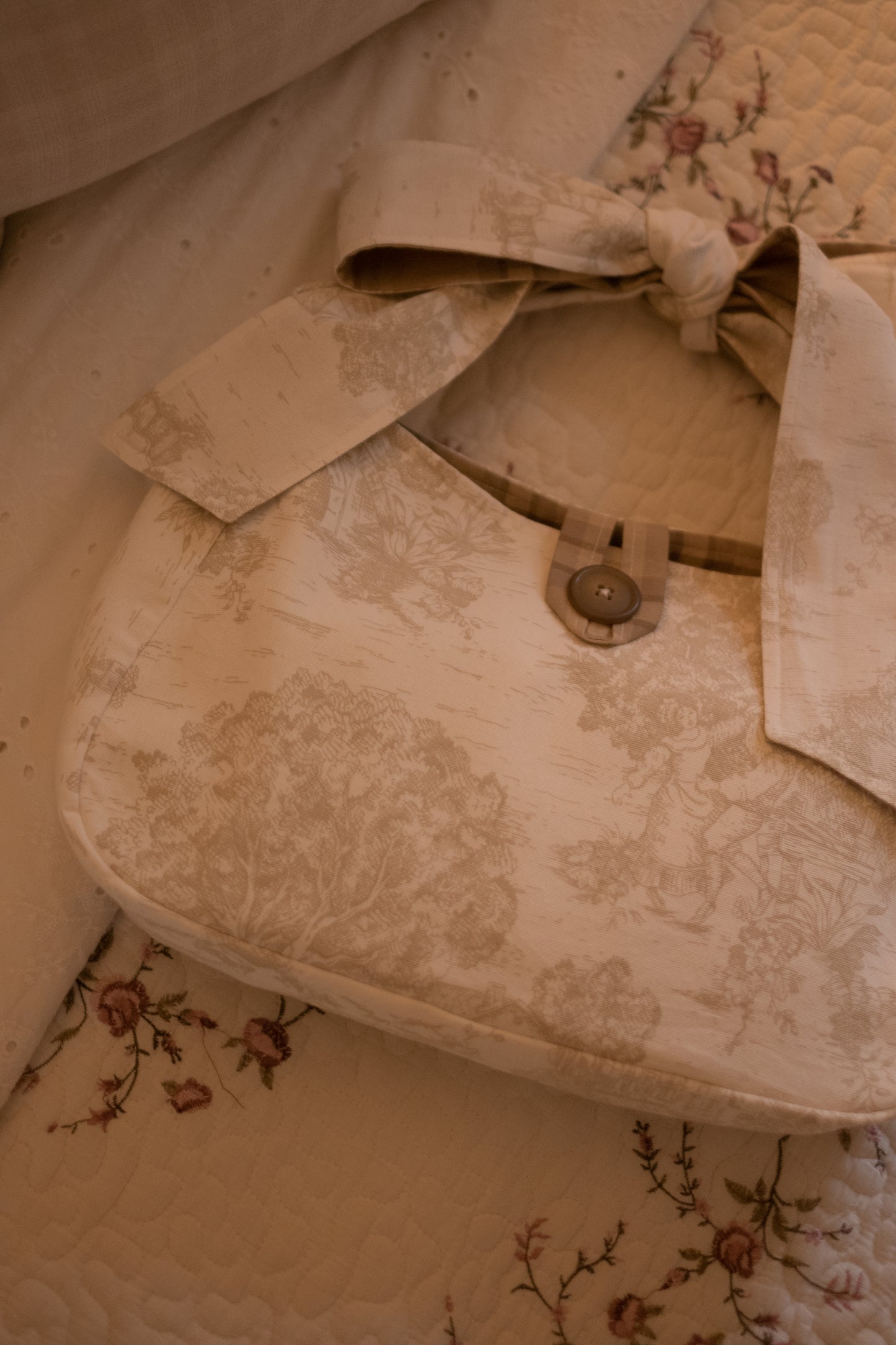 New ✨ Vintage inspired toile bow tote - Heirloom Beige