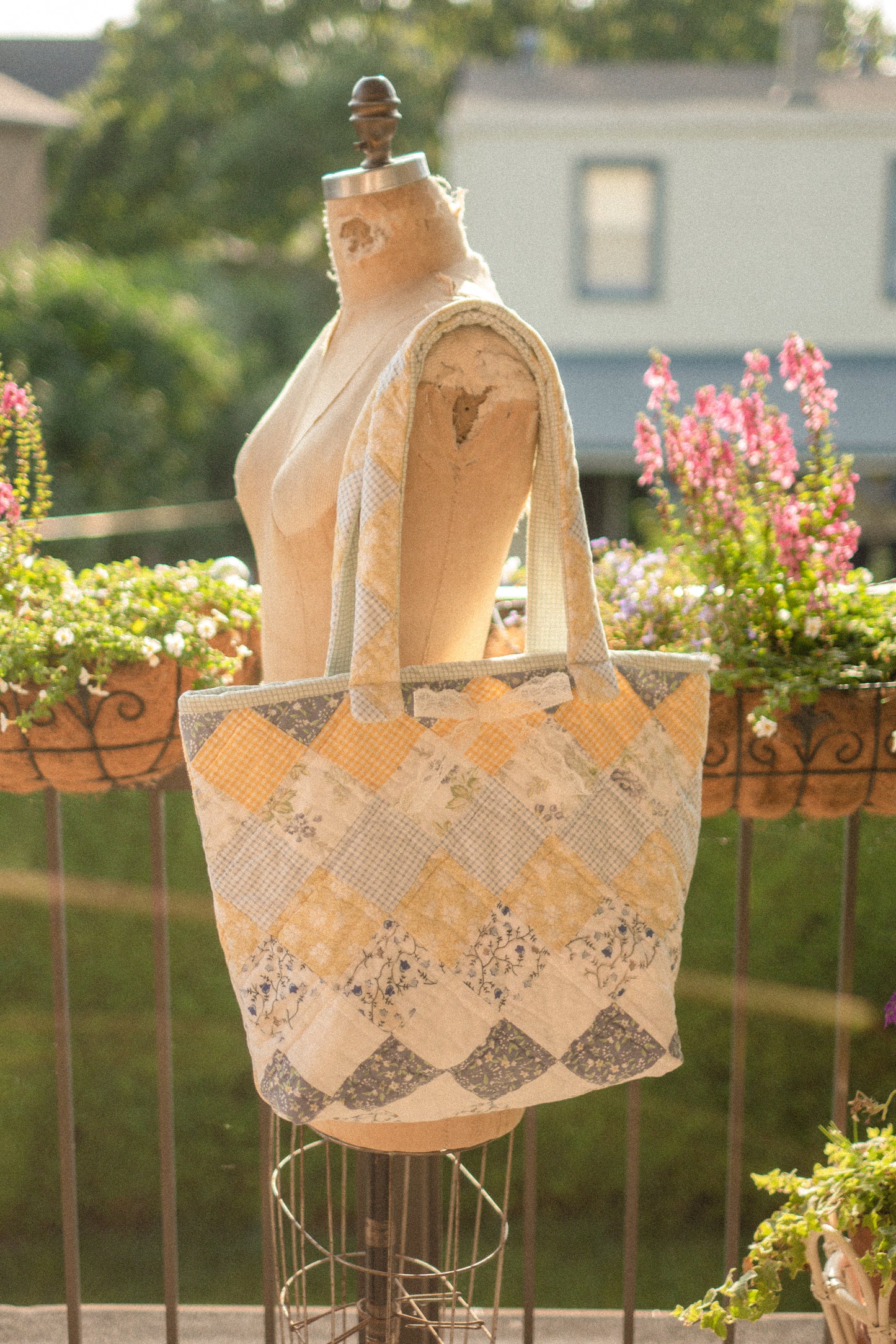 Handmade patchwork quilted tote bag - Coastal grandmother👒