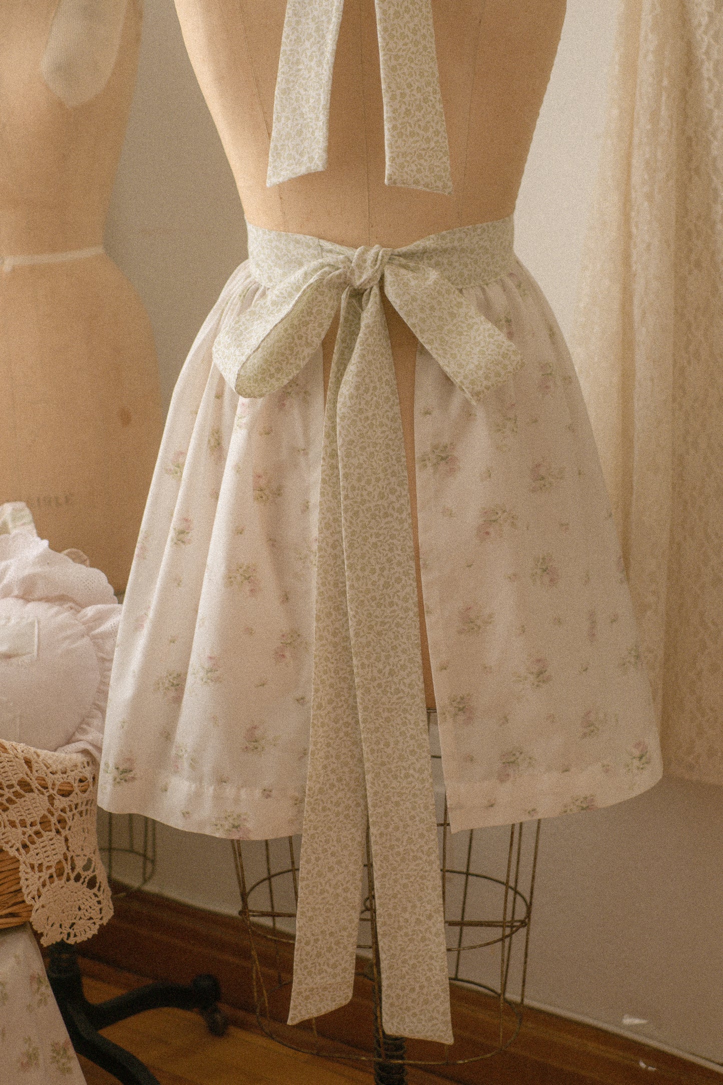 Handmade vintage inspired apron - Daphne