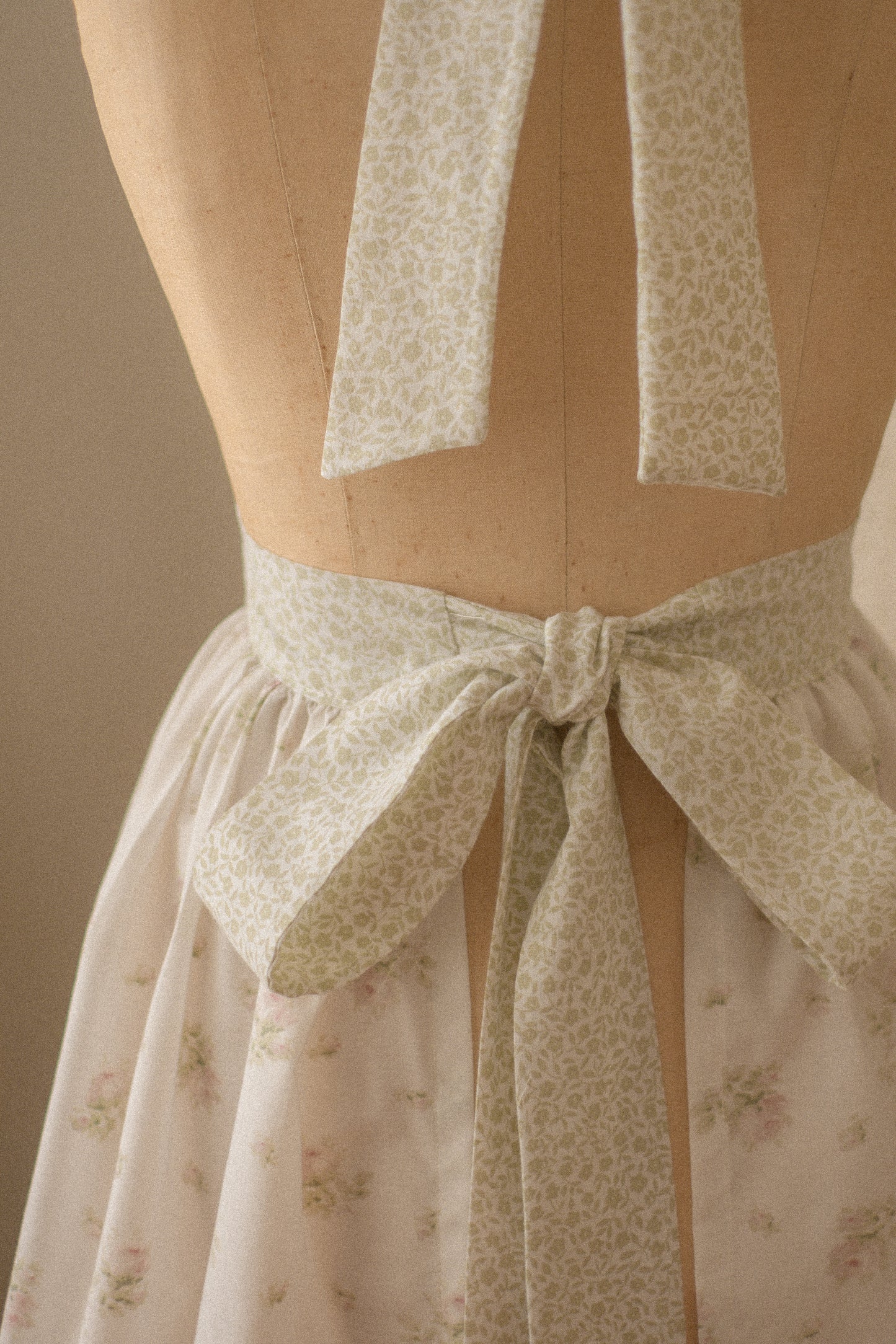 Handmade vintage inspired apron - Daphne