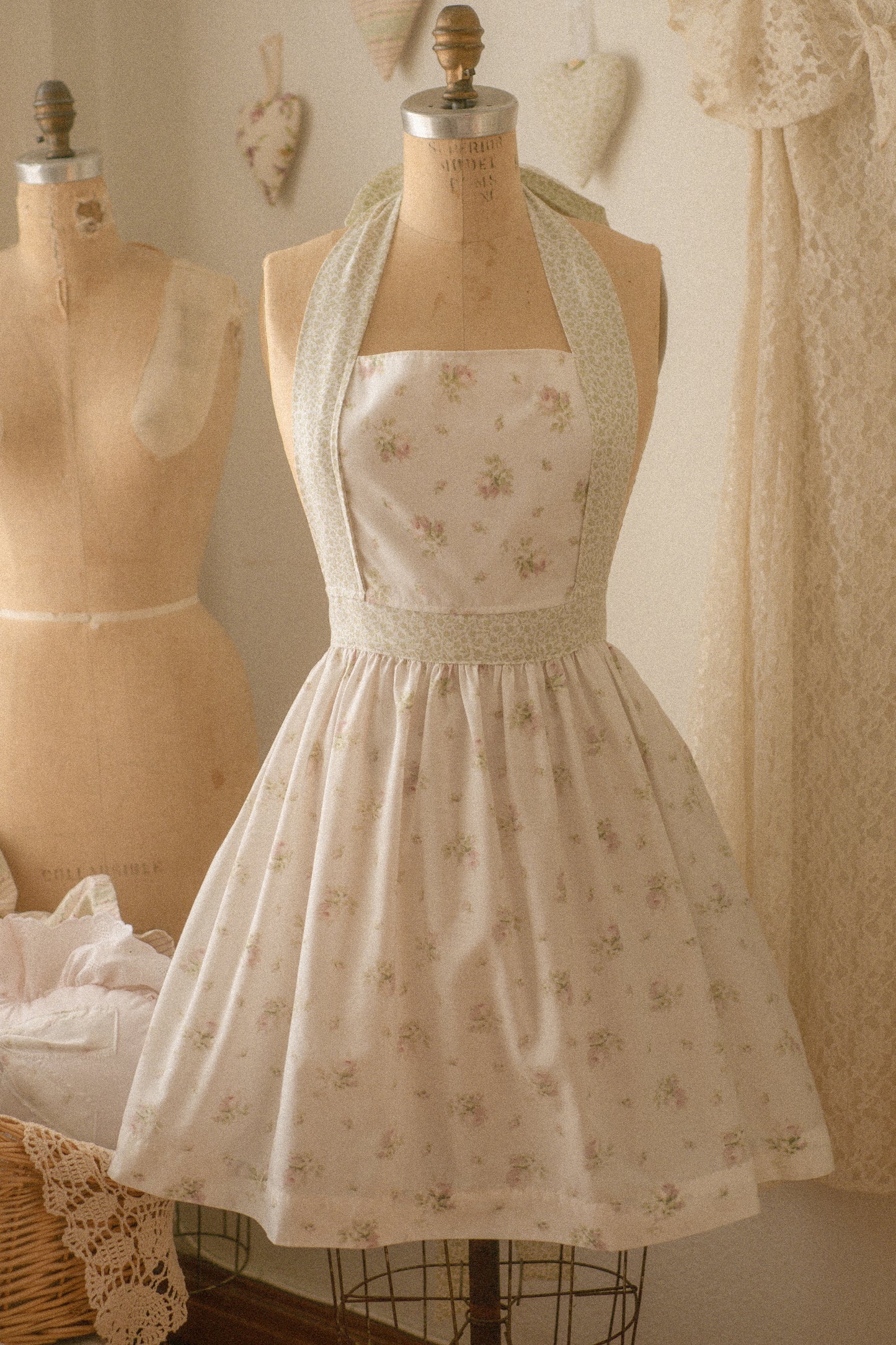 Handmade vintage inspired apron - Daphne