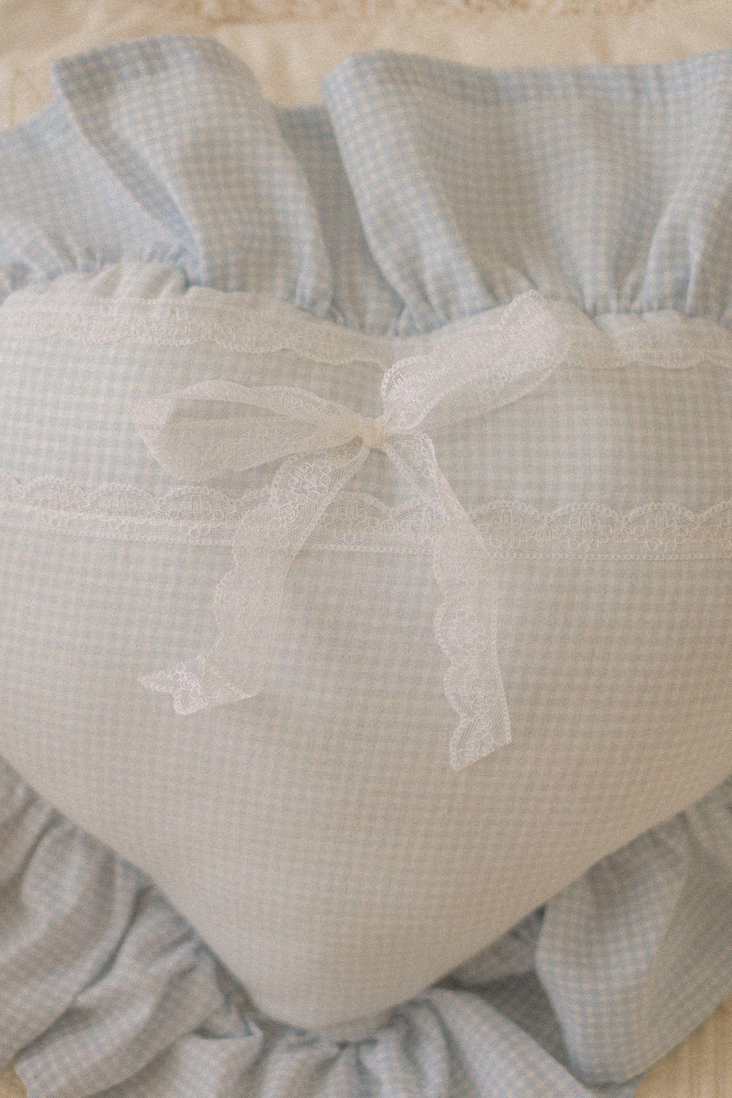 Handmade ruffled heart pillow - bleuet
