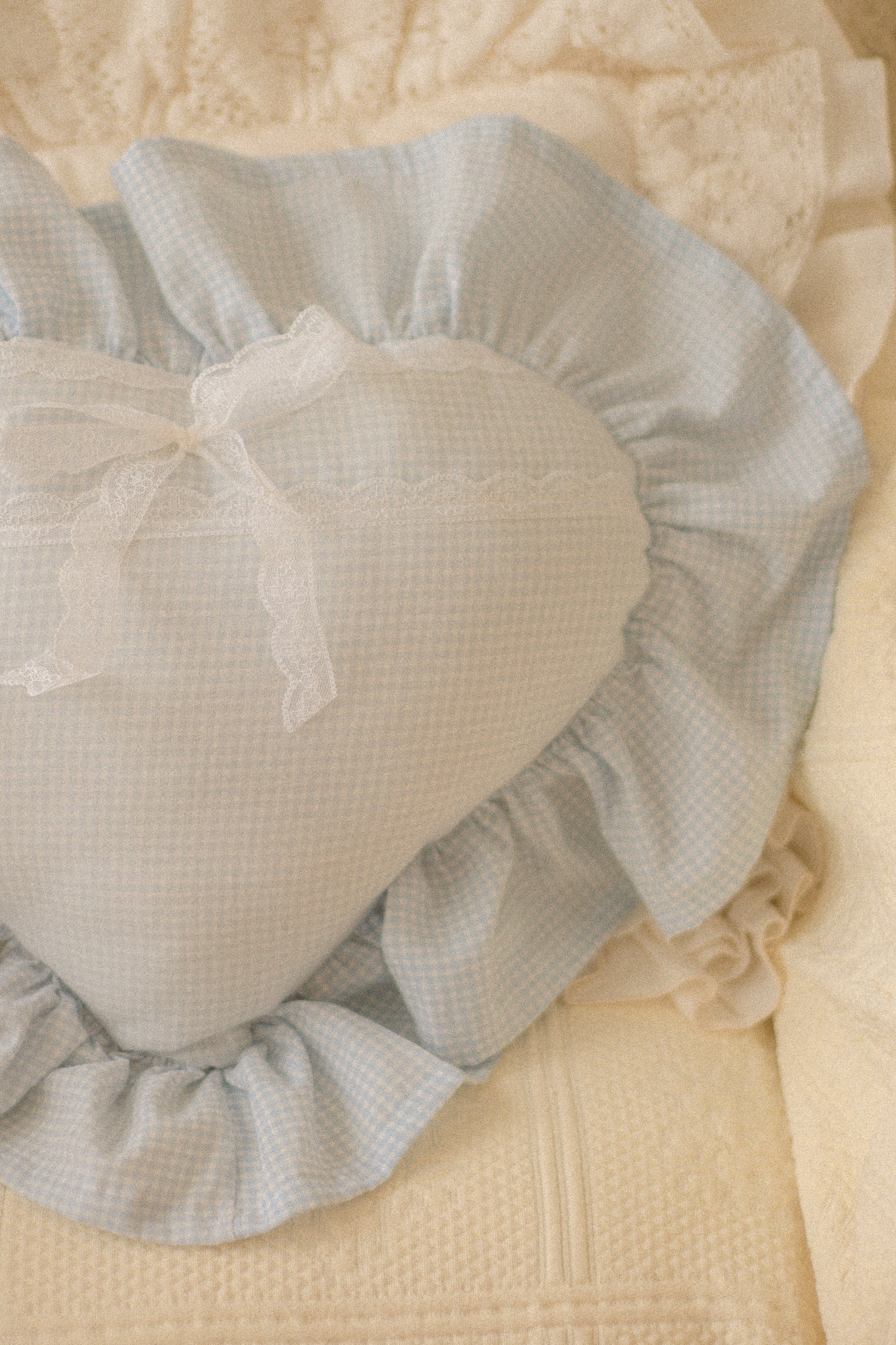 Handmade ruffled heart pillow - bleuet