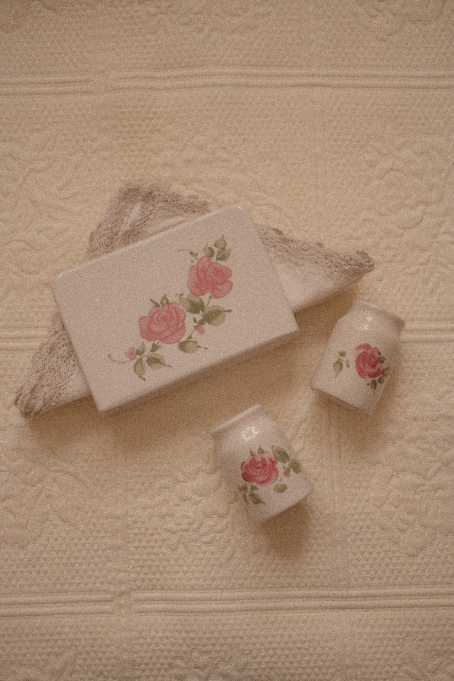 Vintage rosette table setting