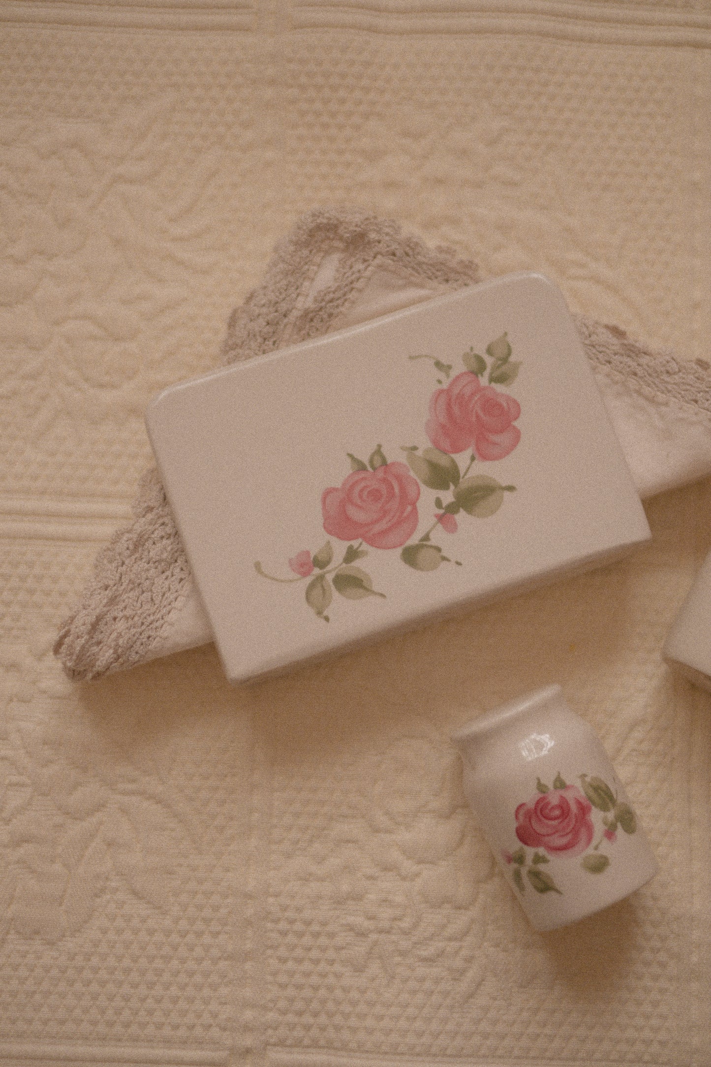 Vintage rosette table setting