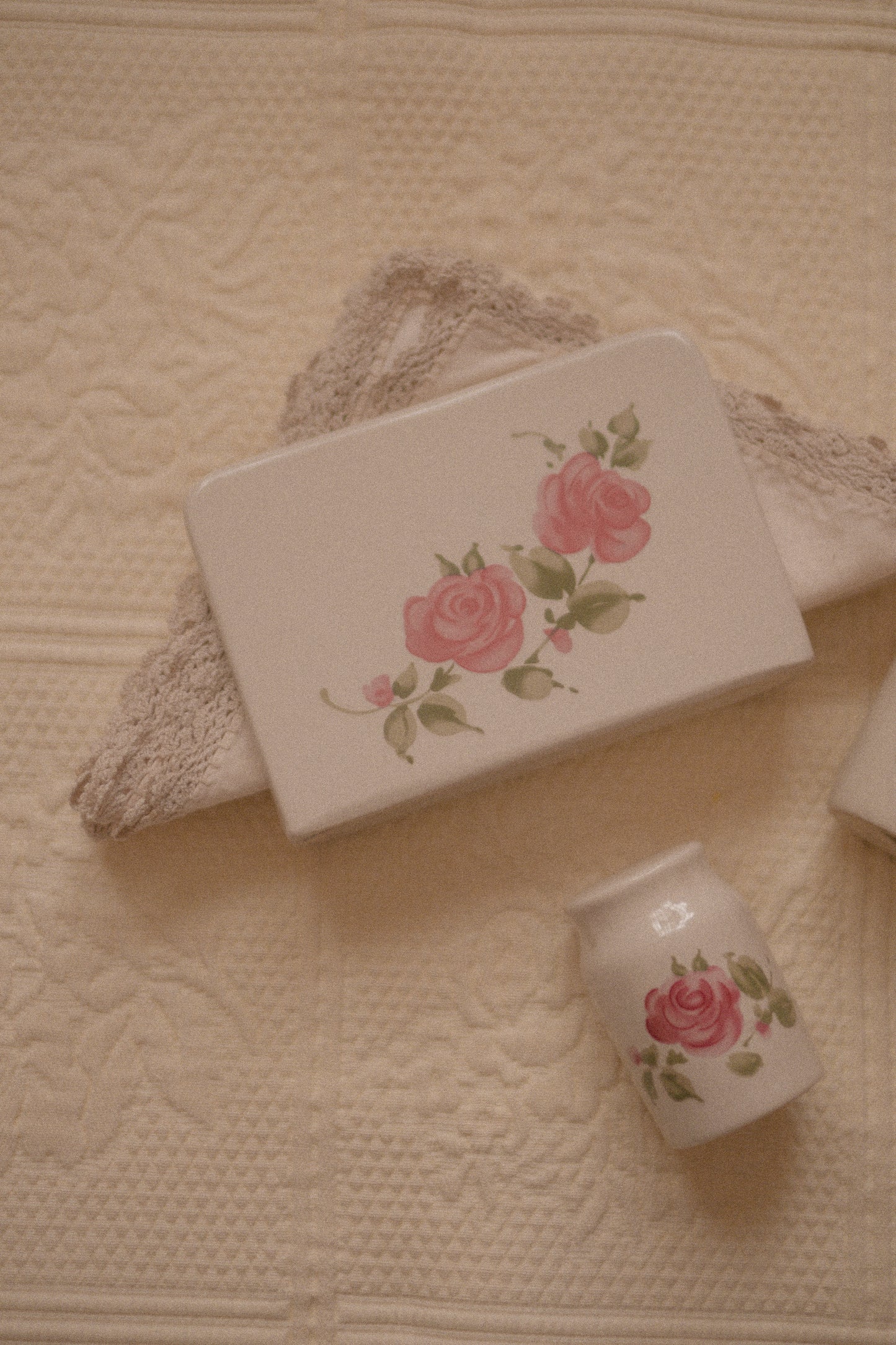 Vintage rosette table setting
