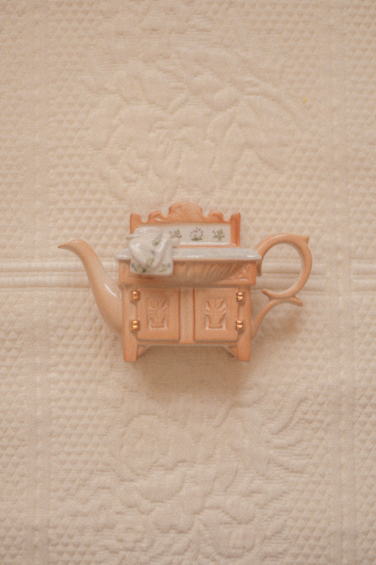 little tea pot shaped knick knack
