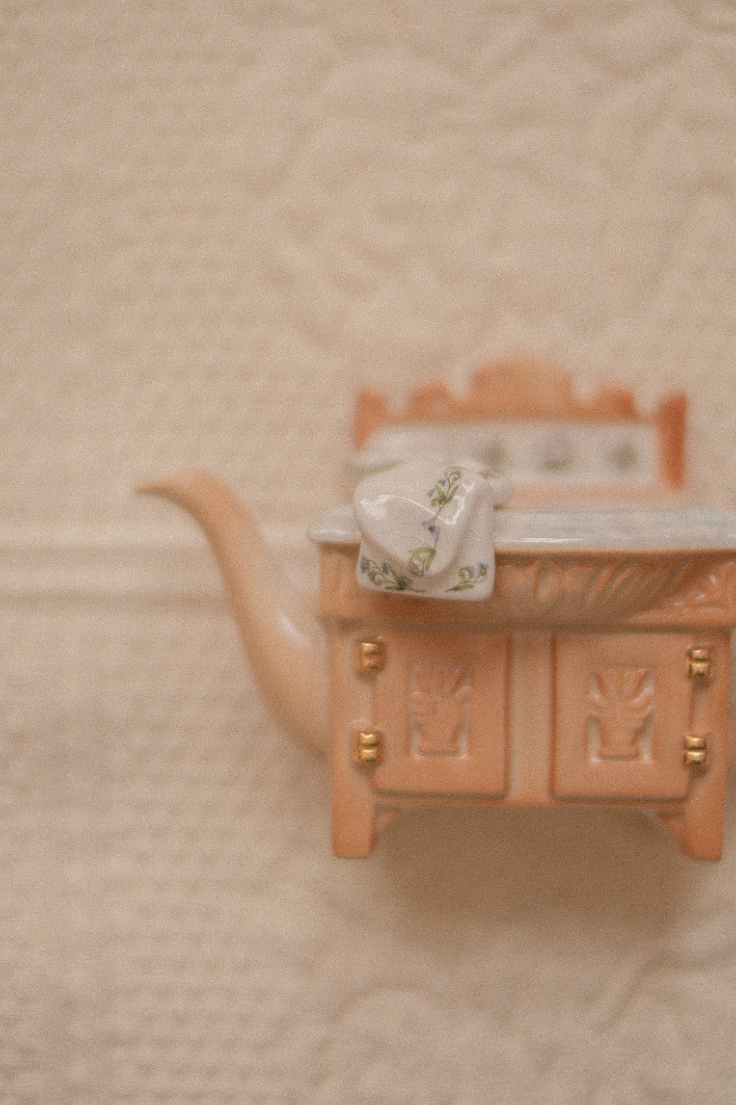 little tea pot shaped knick knack