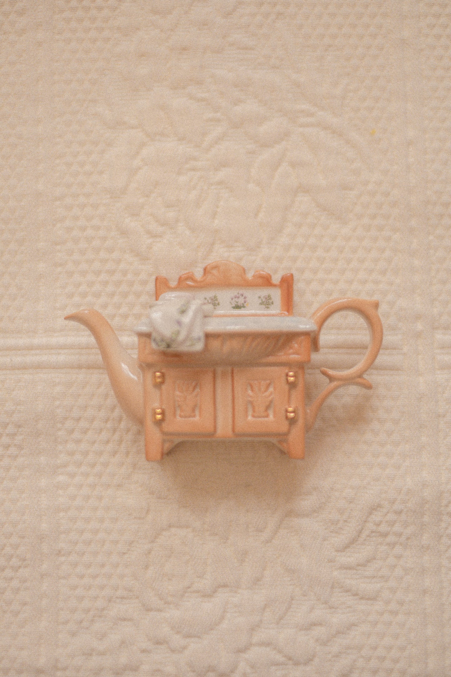 little tea pot shaped knick knack