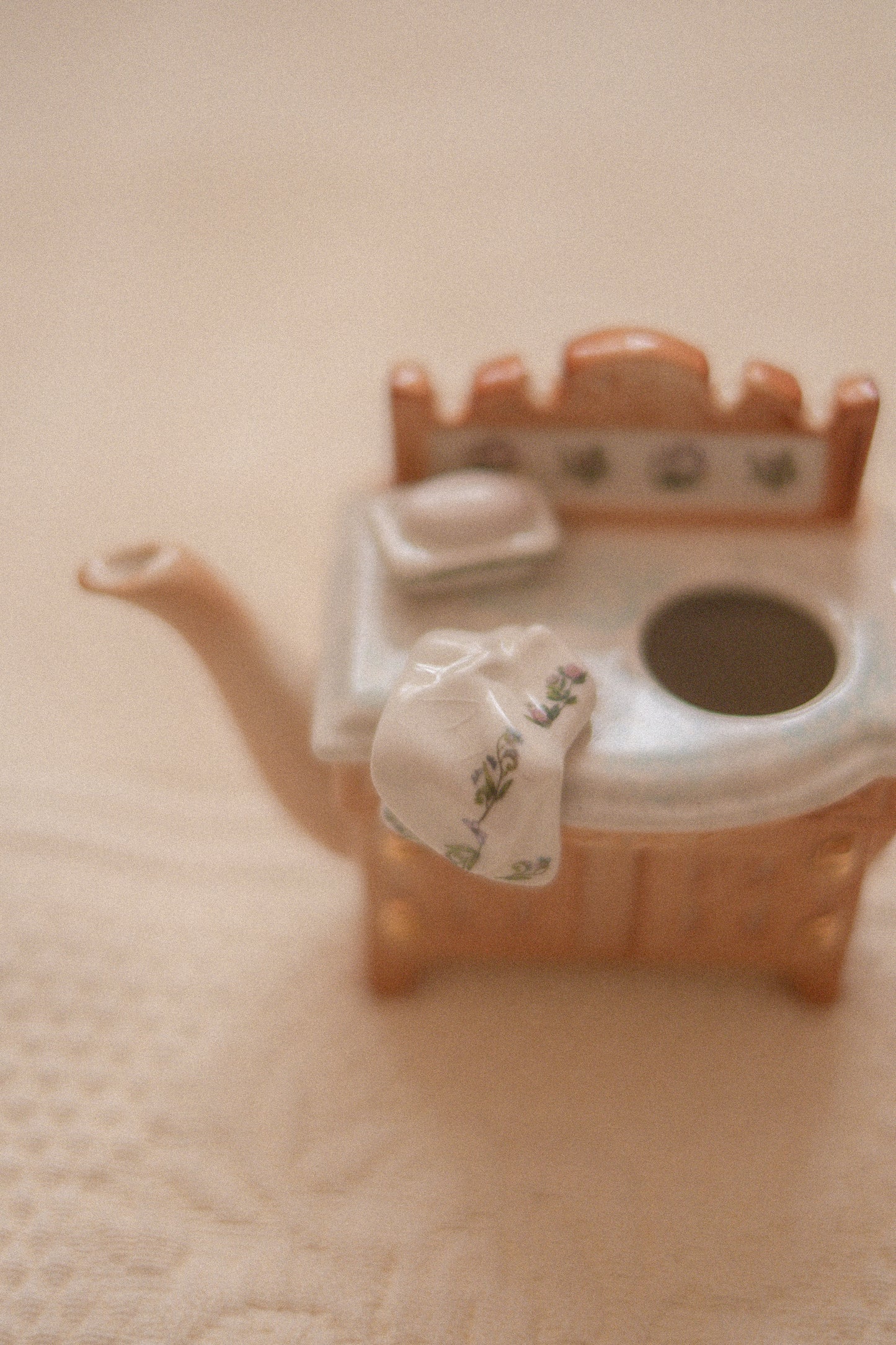 little tea pot shaped knick knack