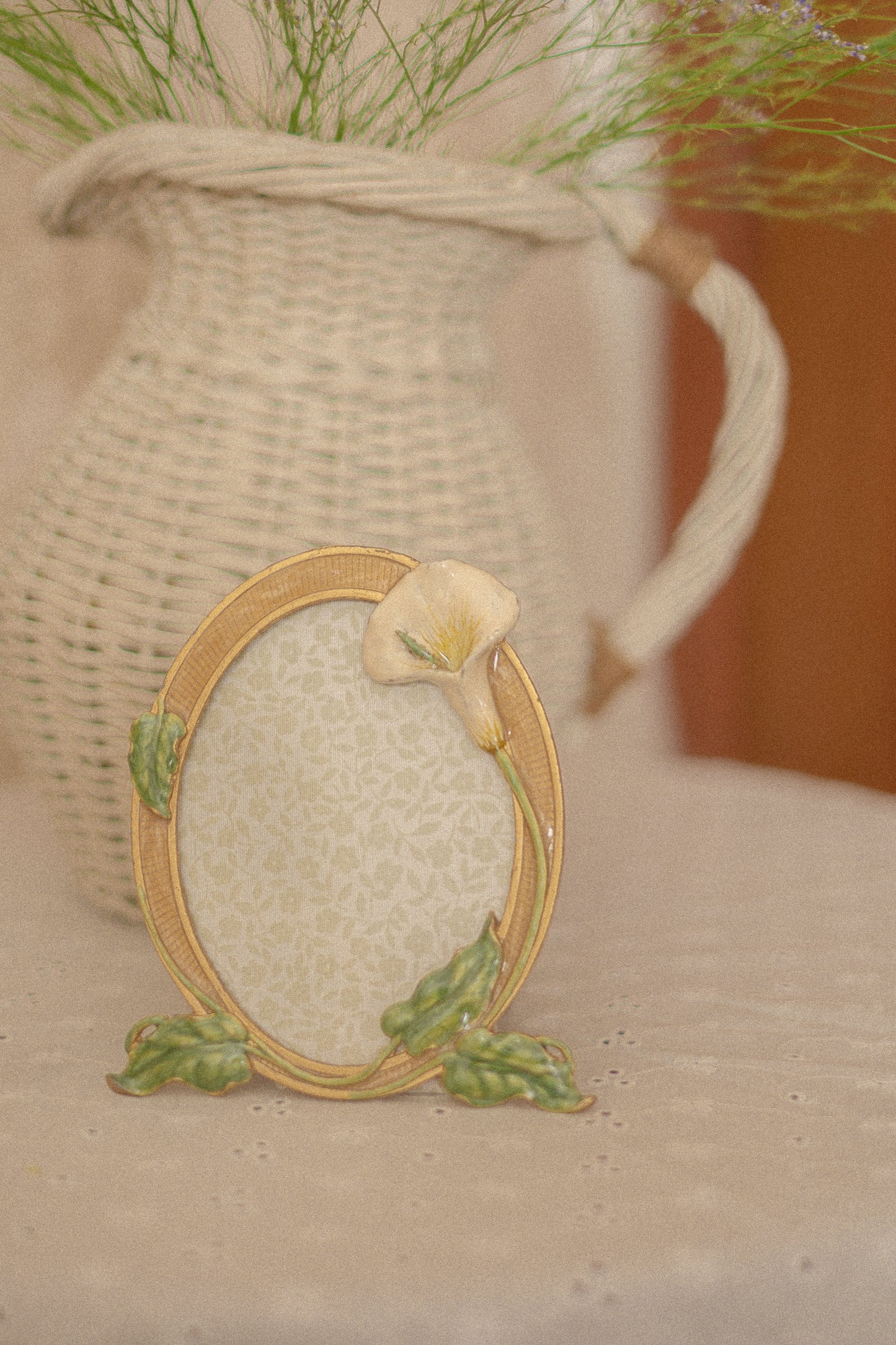 vintage lily frame