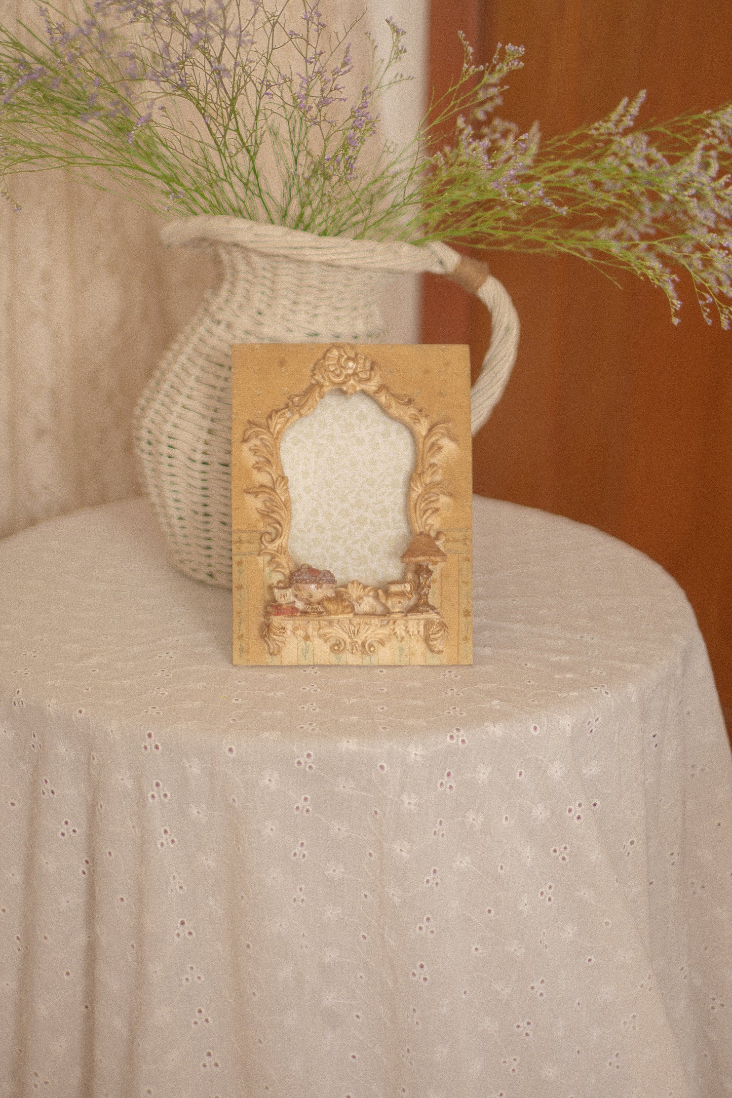 vintage cottage frame