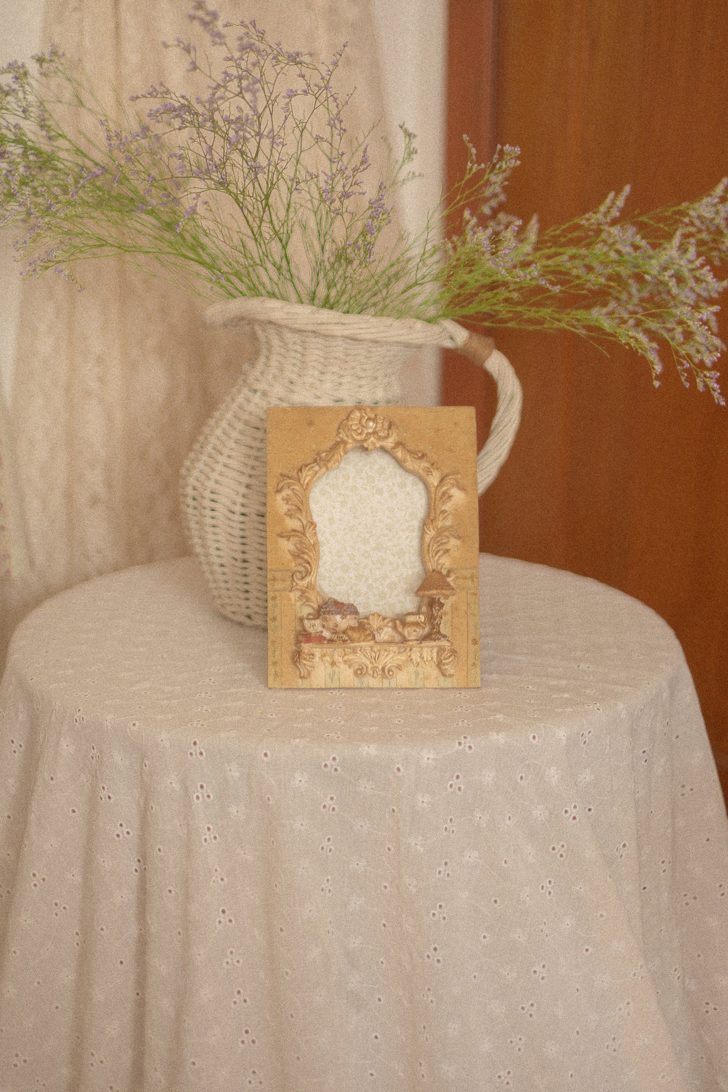 vintage cottage frame