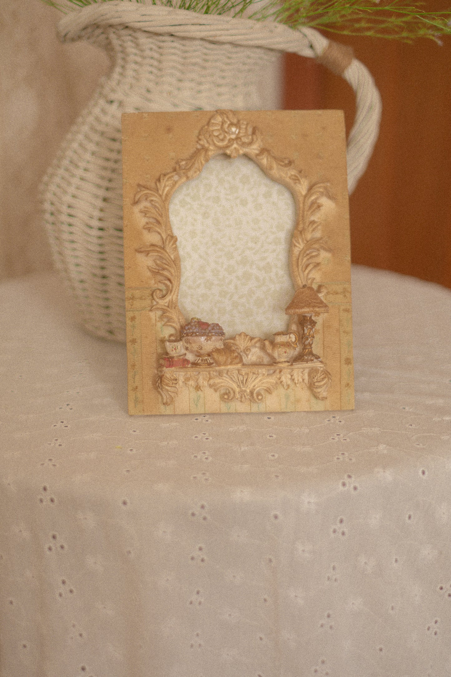 vintage cottage frame