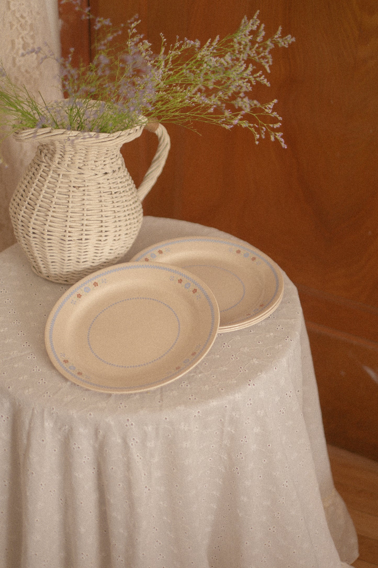 Vintage floral dinner plate set