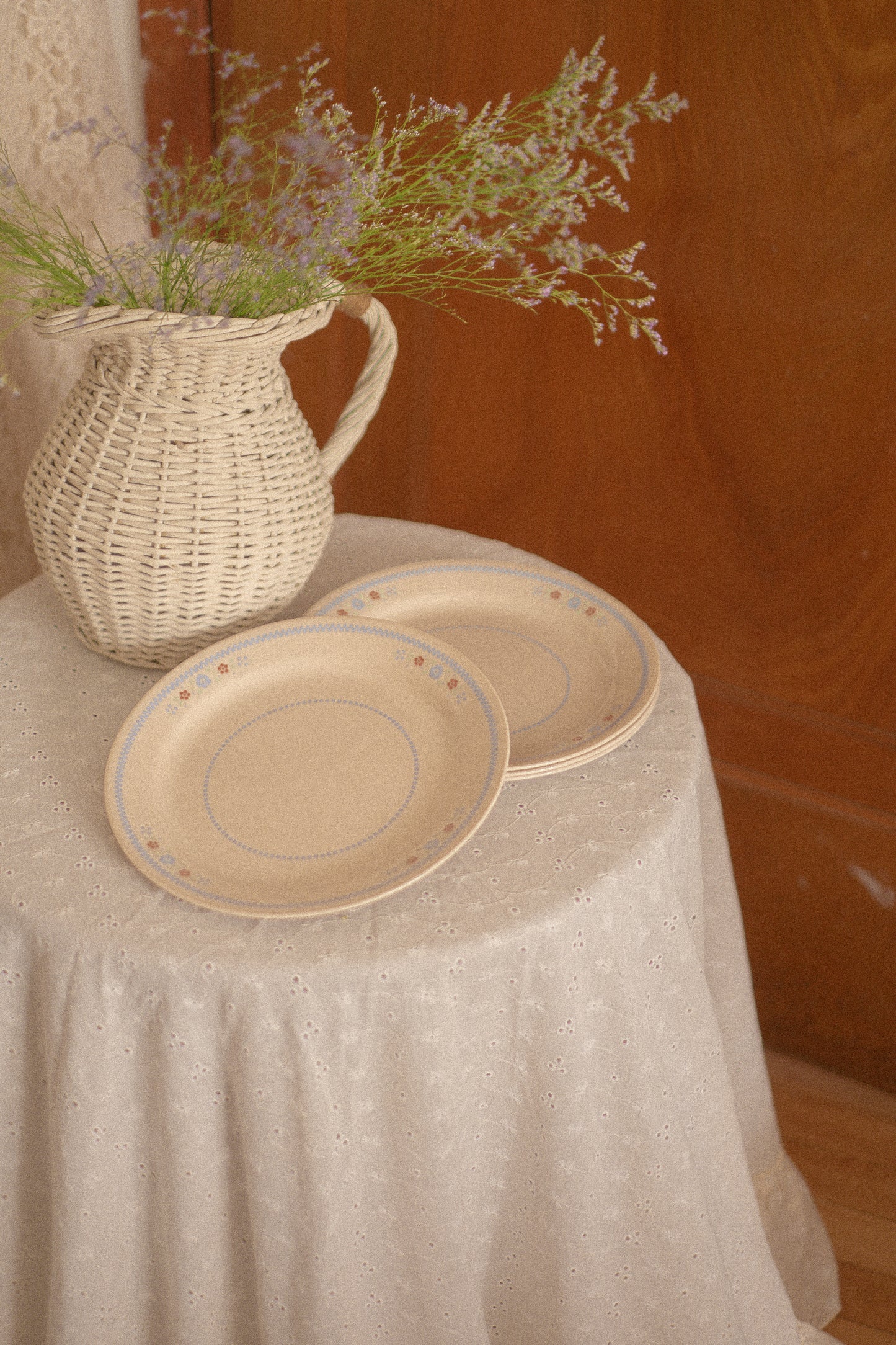 Vintage floral dinner plate set