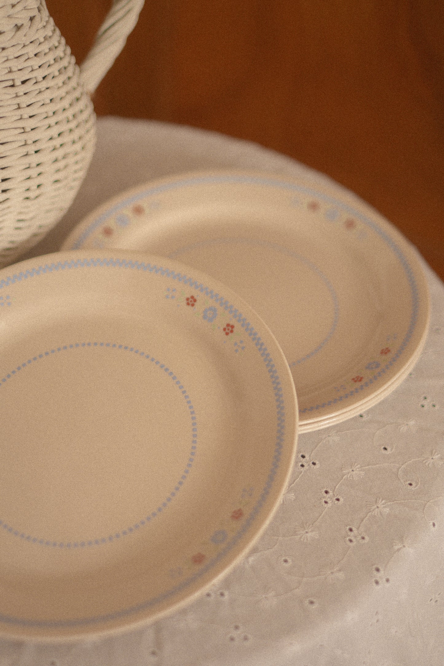 Vintage floral dinner plate set