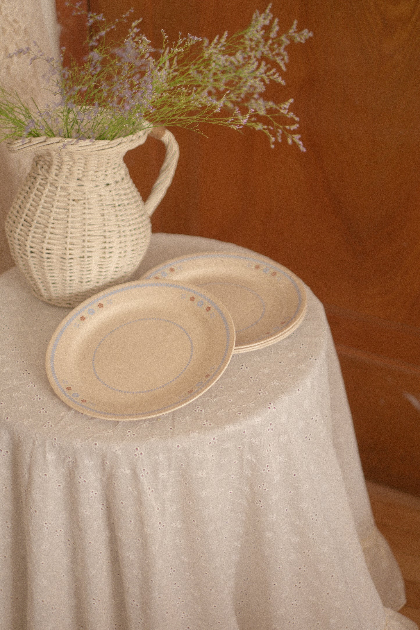 Vintage floral dinner plate set