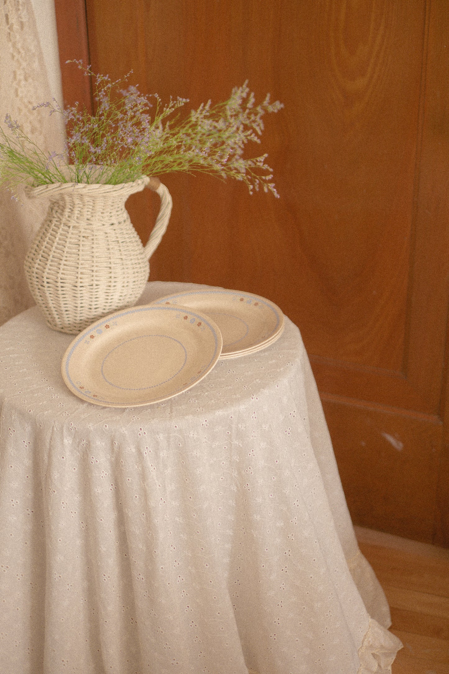 Vintage floral dinner plate set